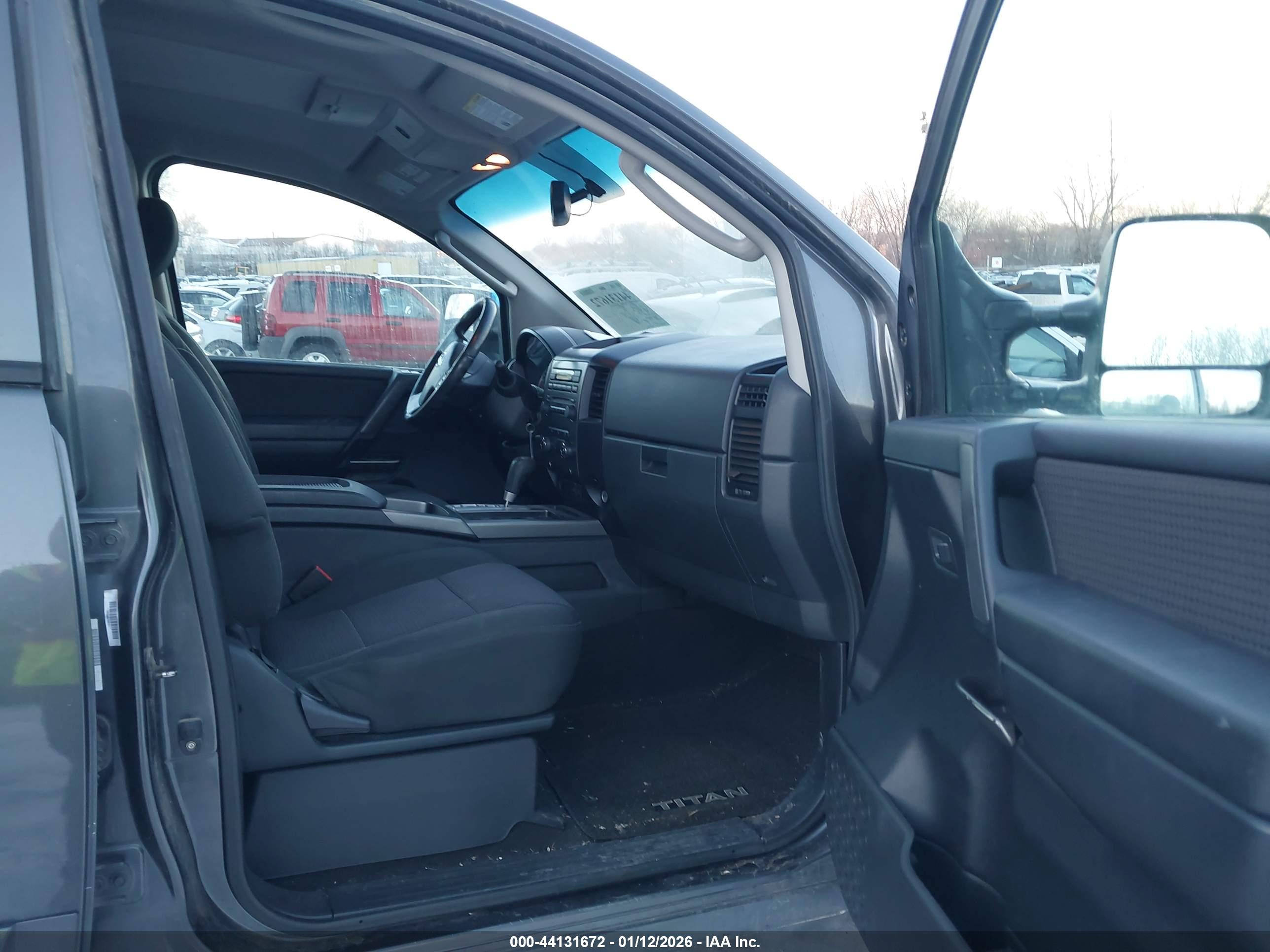 NISSAN TITAN image 5