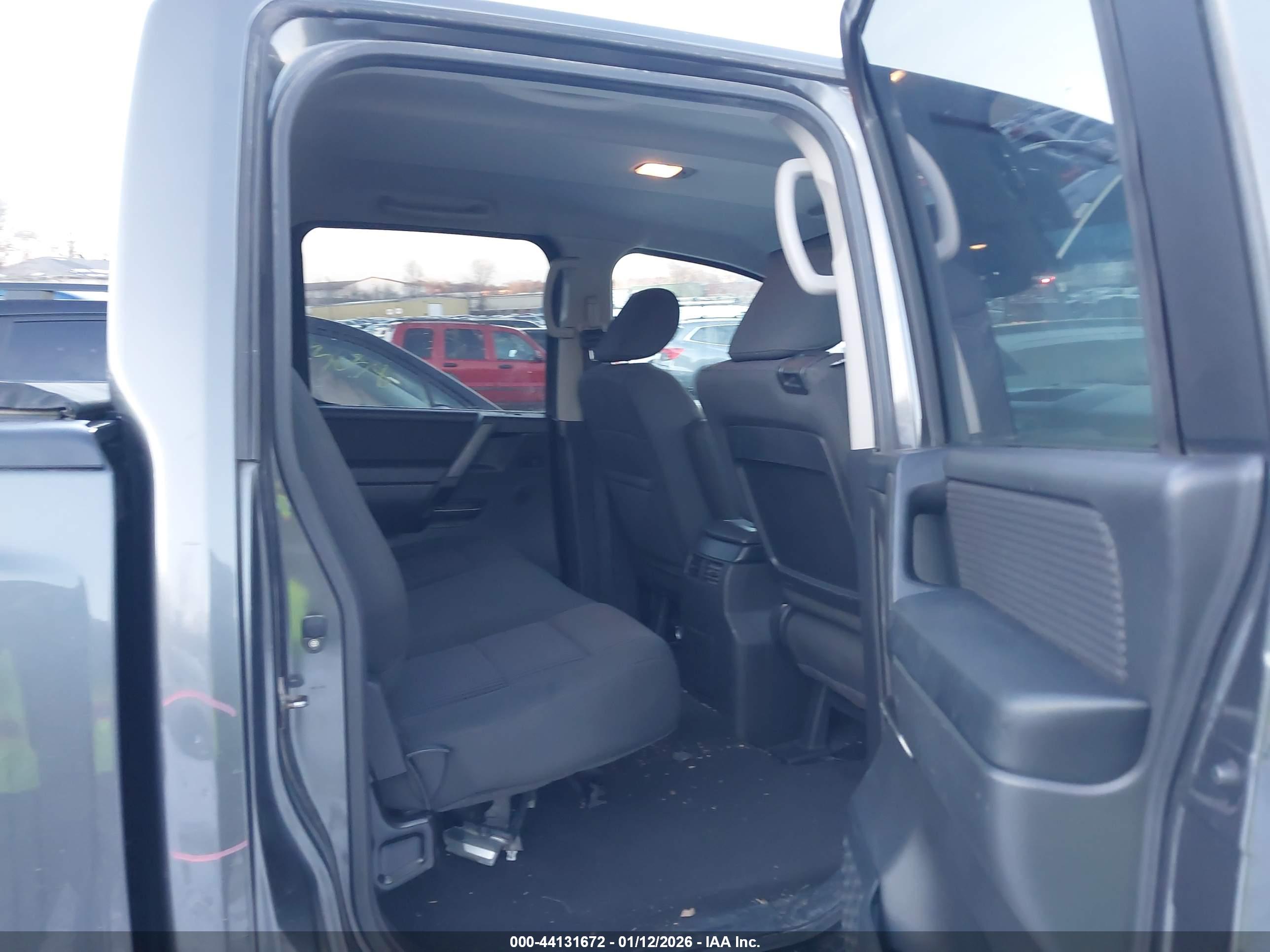 NISSAN TITAN image 8