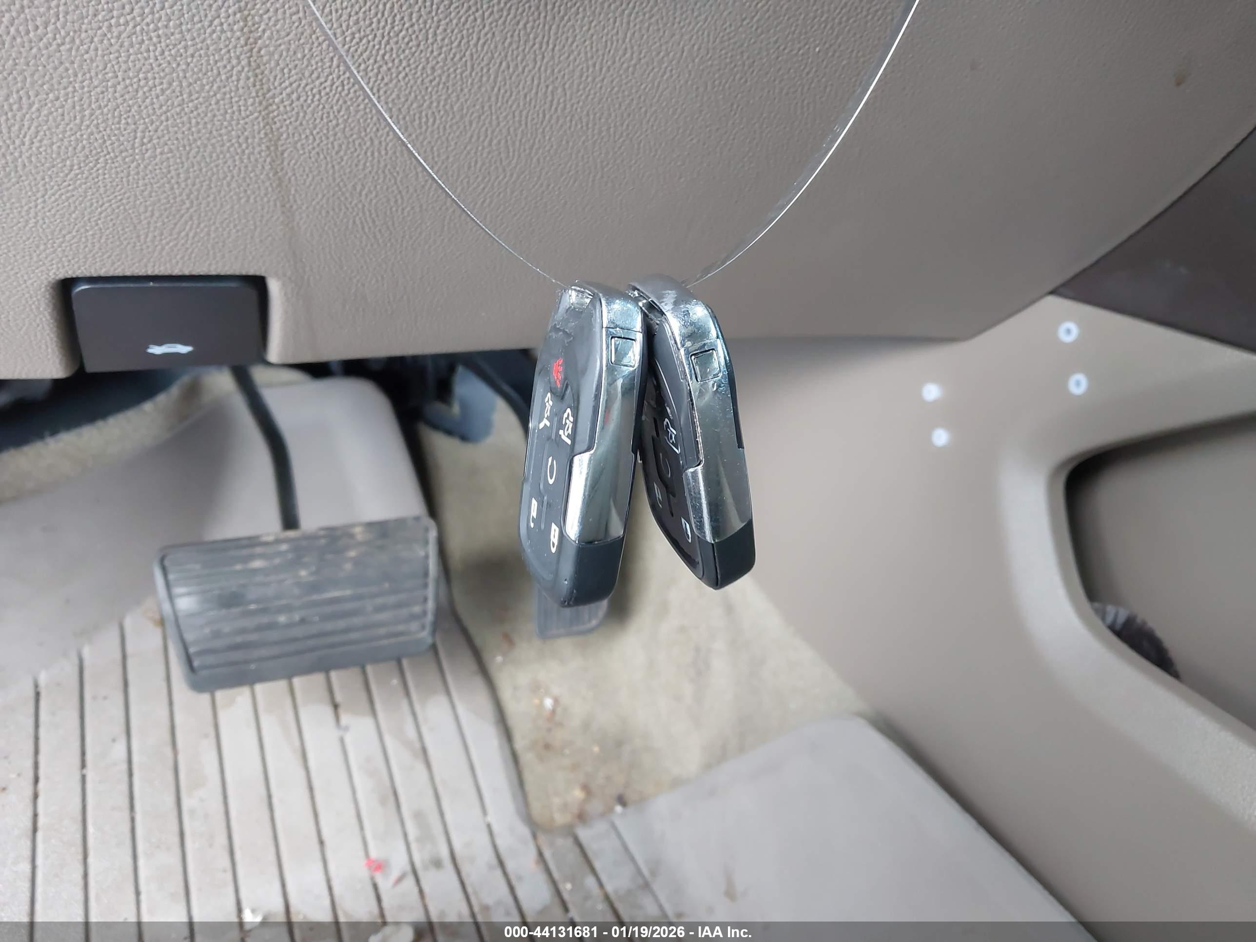 CHEVROLET SUBURBAN image 11