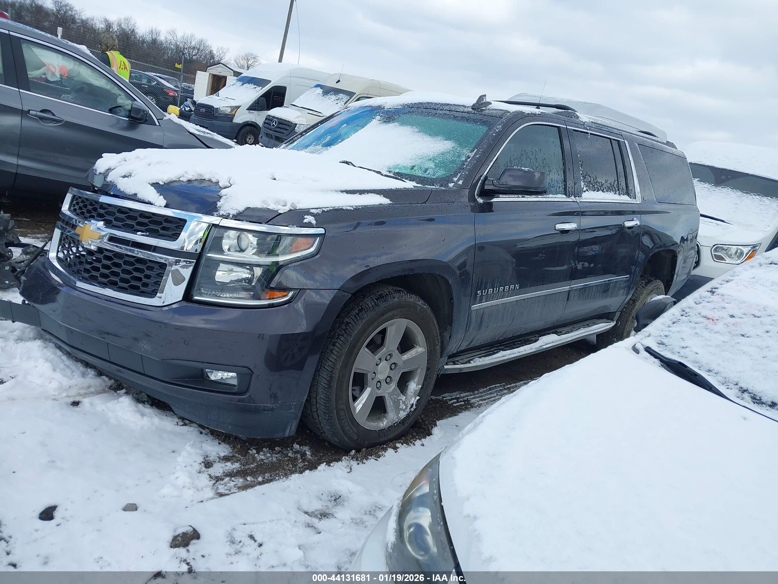 CHEVROLET SUBURBAN image 2