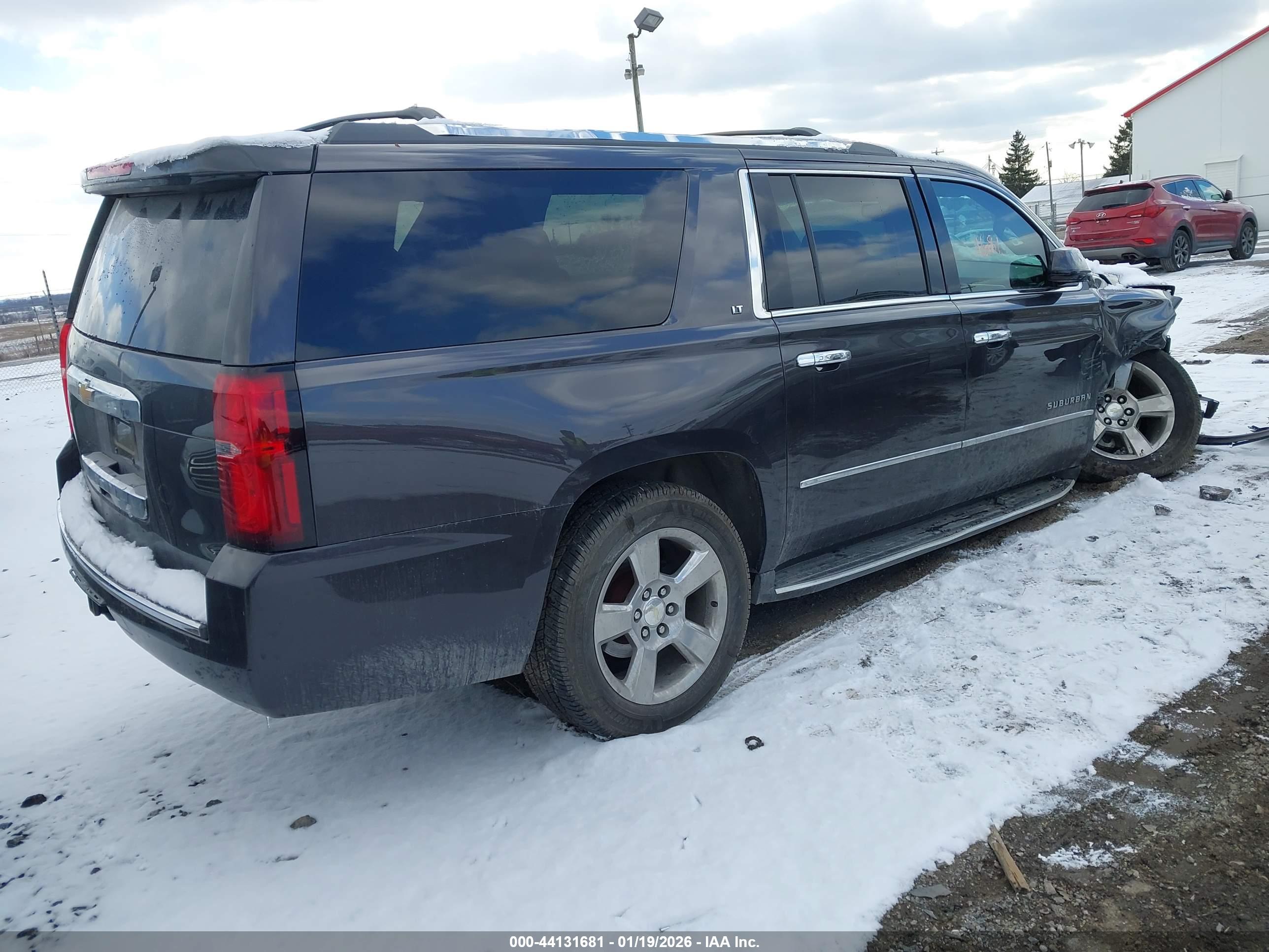 CHEVROLET SUBURBAN image 4