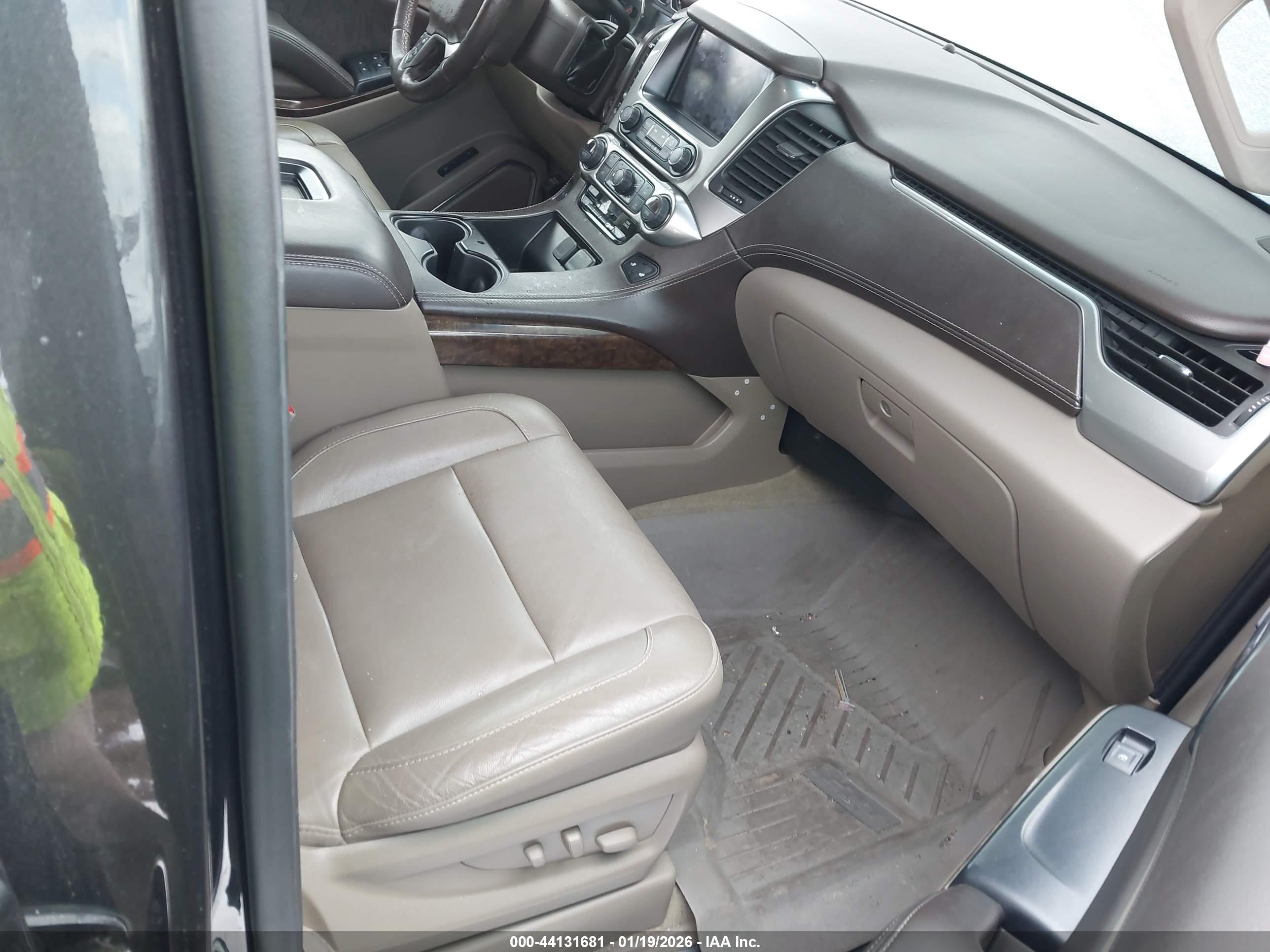 CHEVROLET SUBURBAN image 5