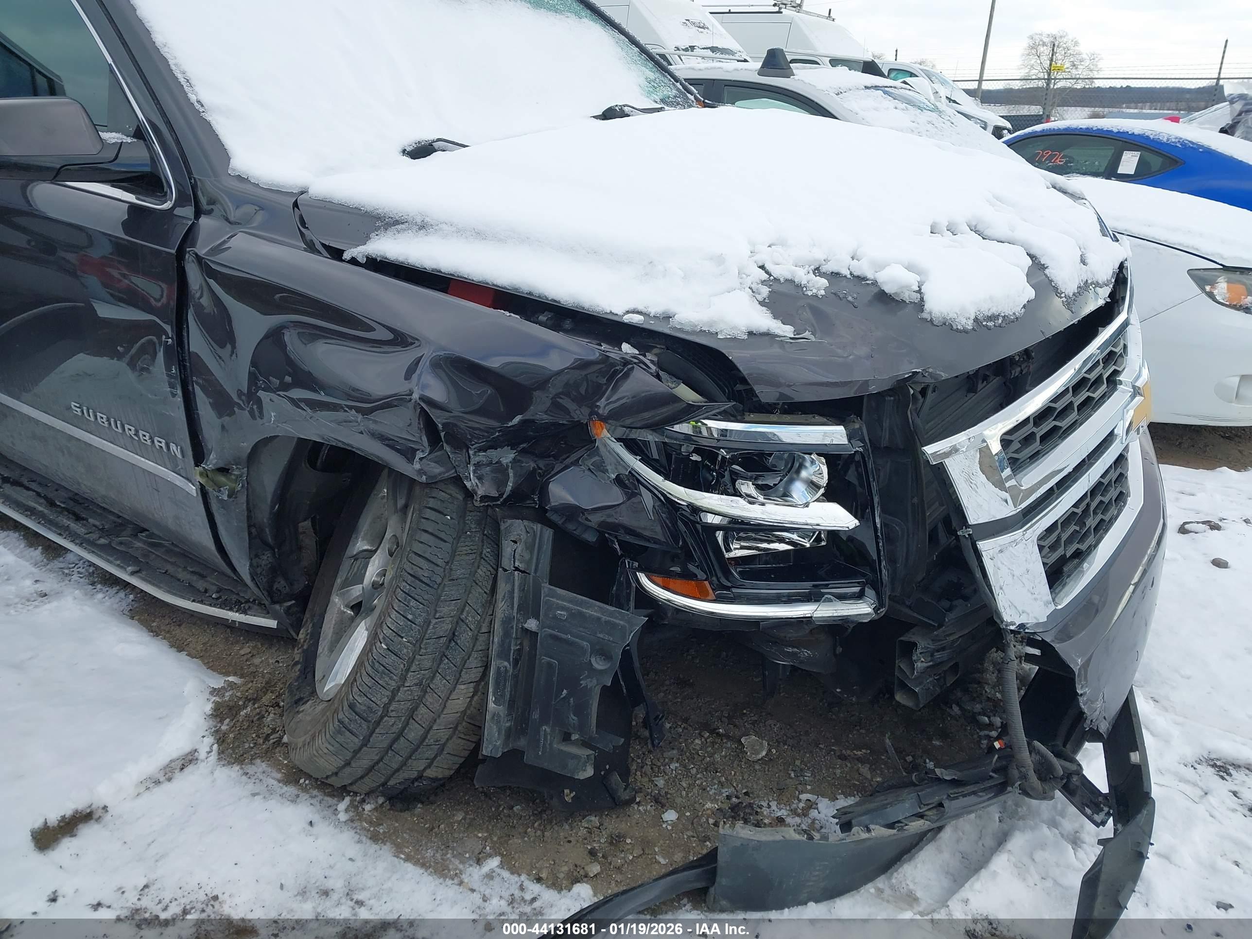 CHEVROLET SUBURBAN image 6