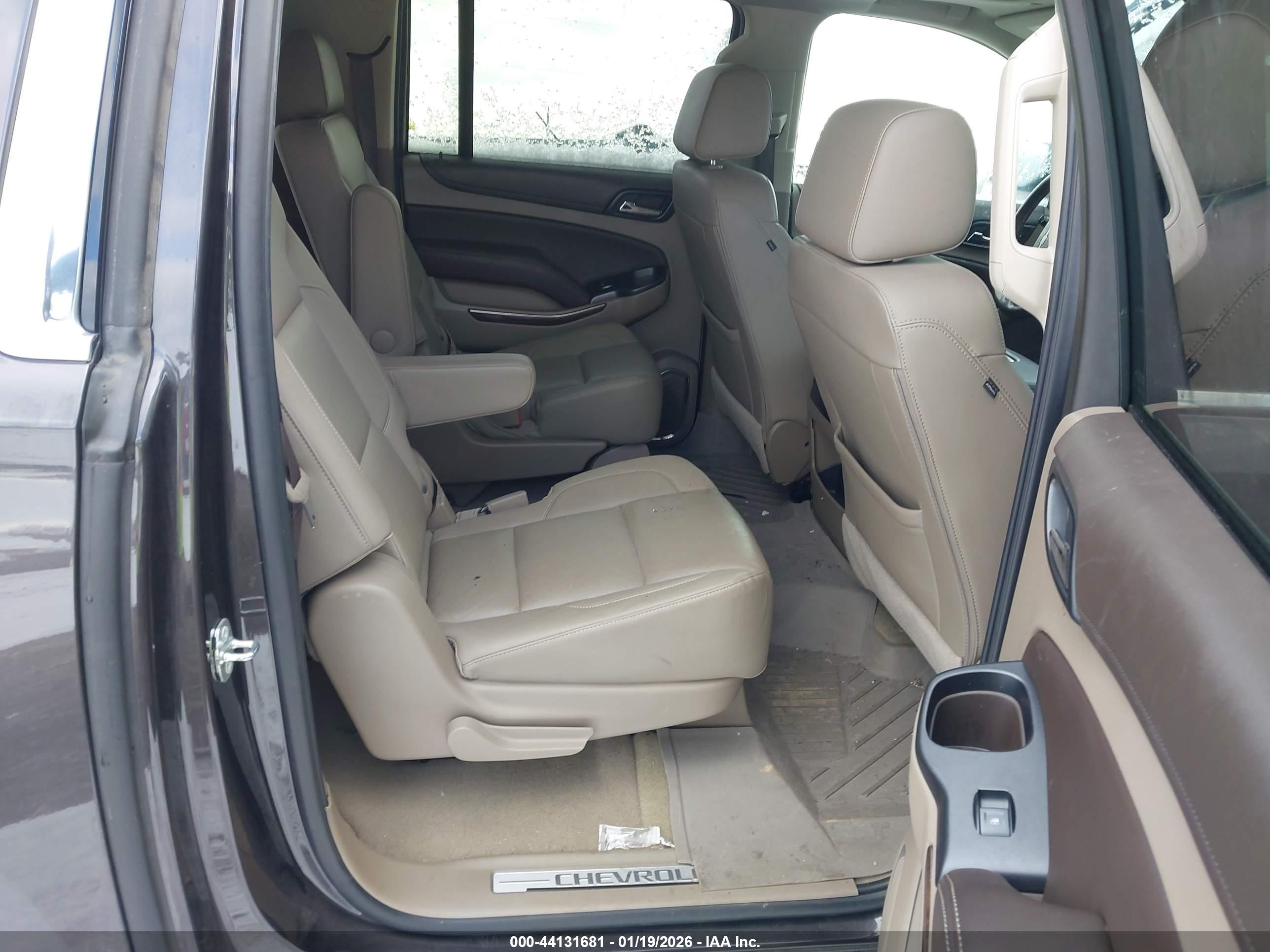 CHEVROLET SUBURBAN image 8