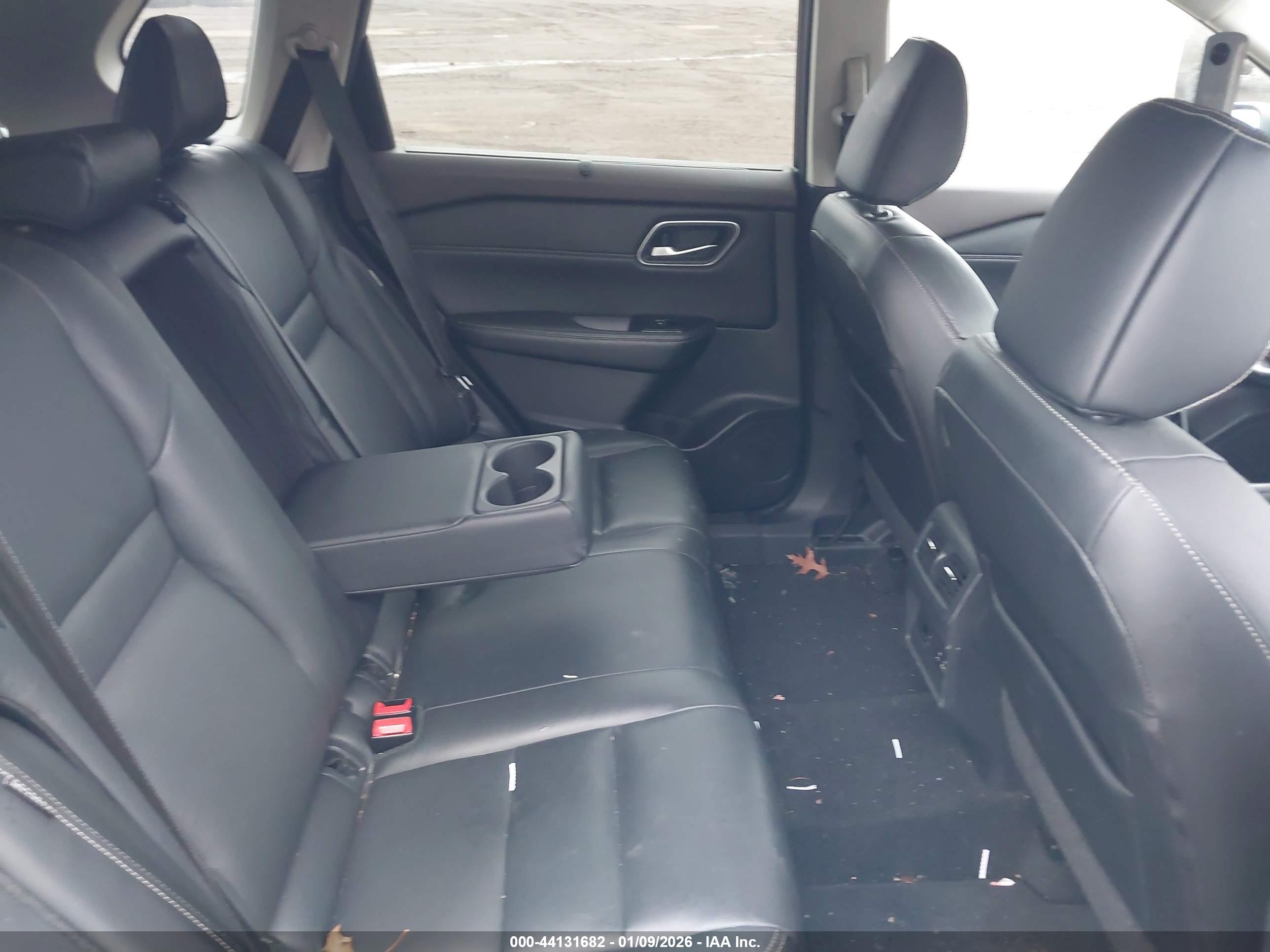 NISSAN ROGUE image 8