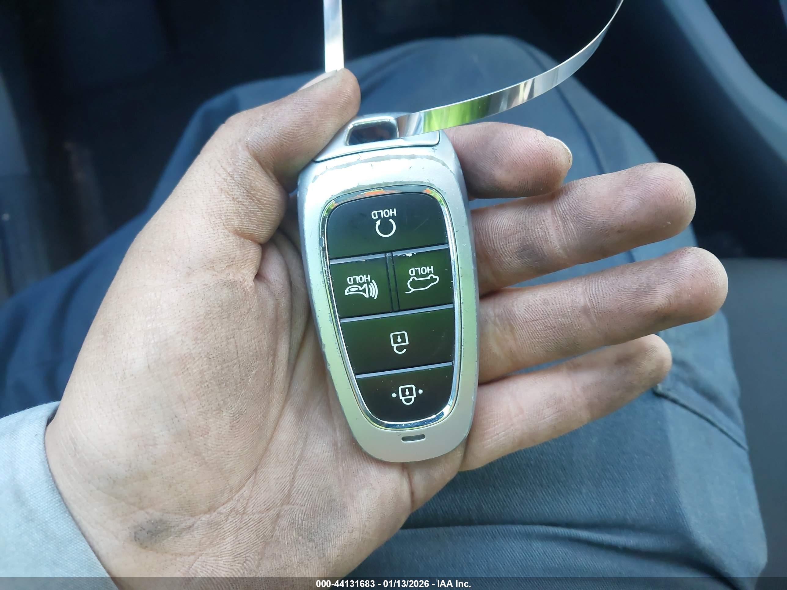 HYUNDAI TUCSON image 11