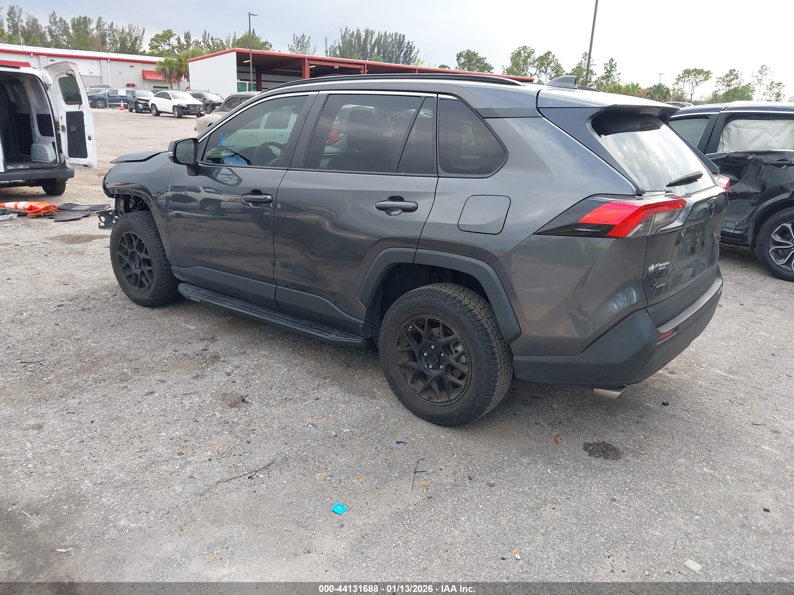 TOYOTA RAV4 image 3