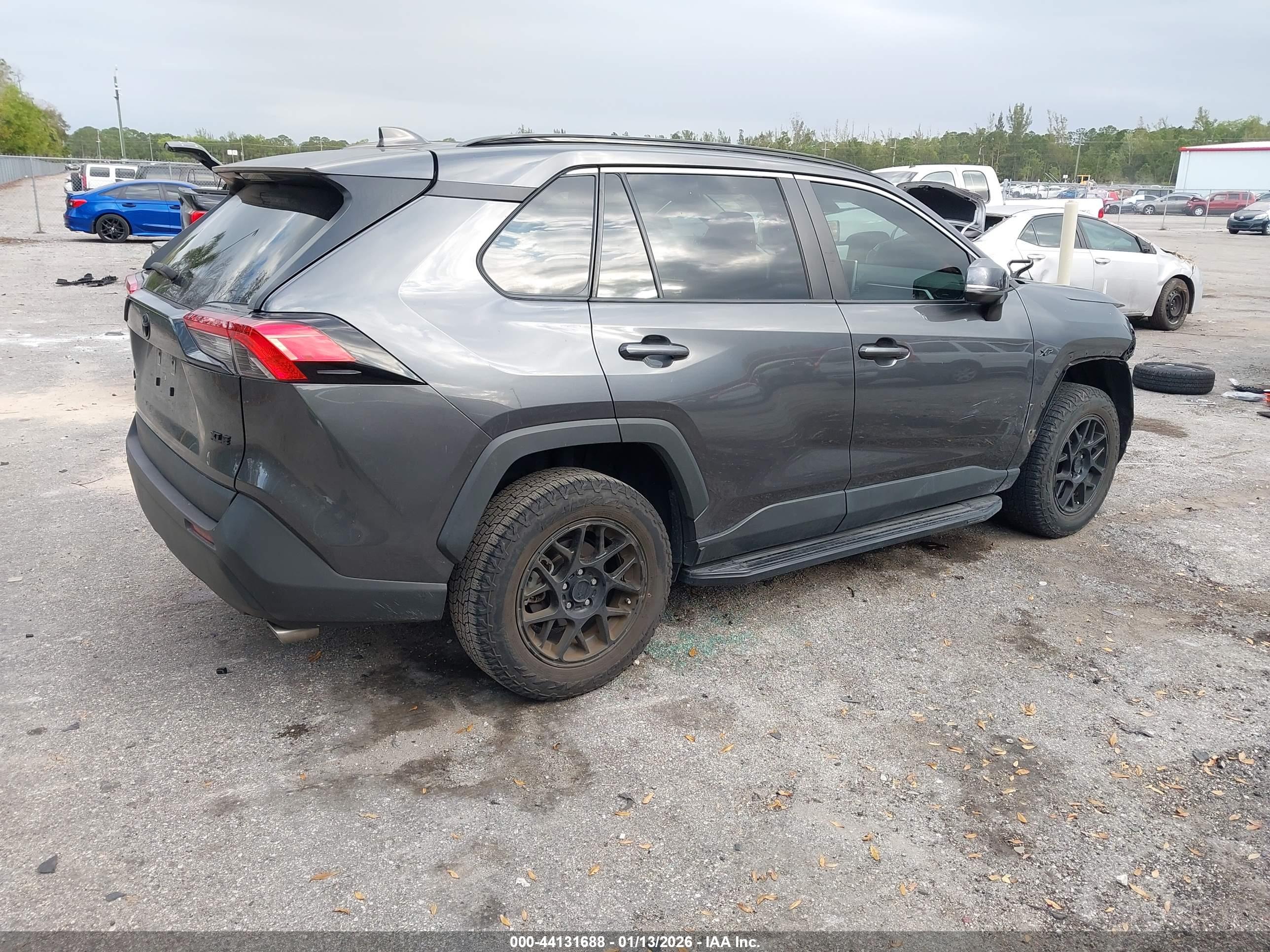 TOYOTA RAV4 image 4