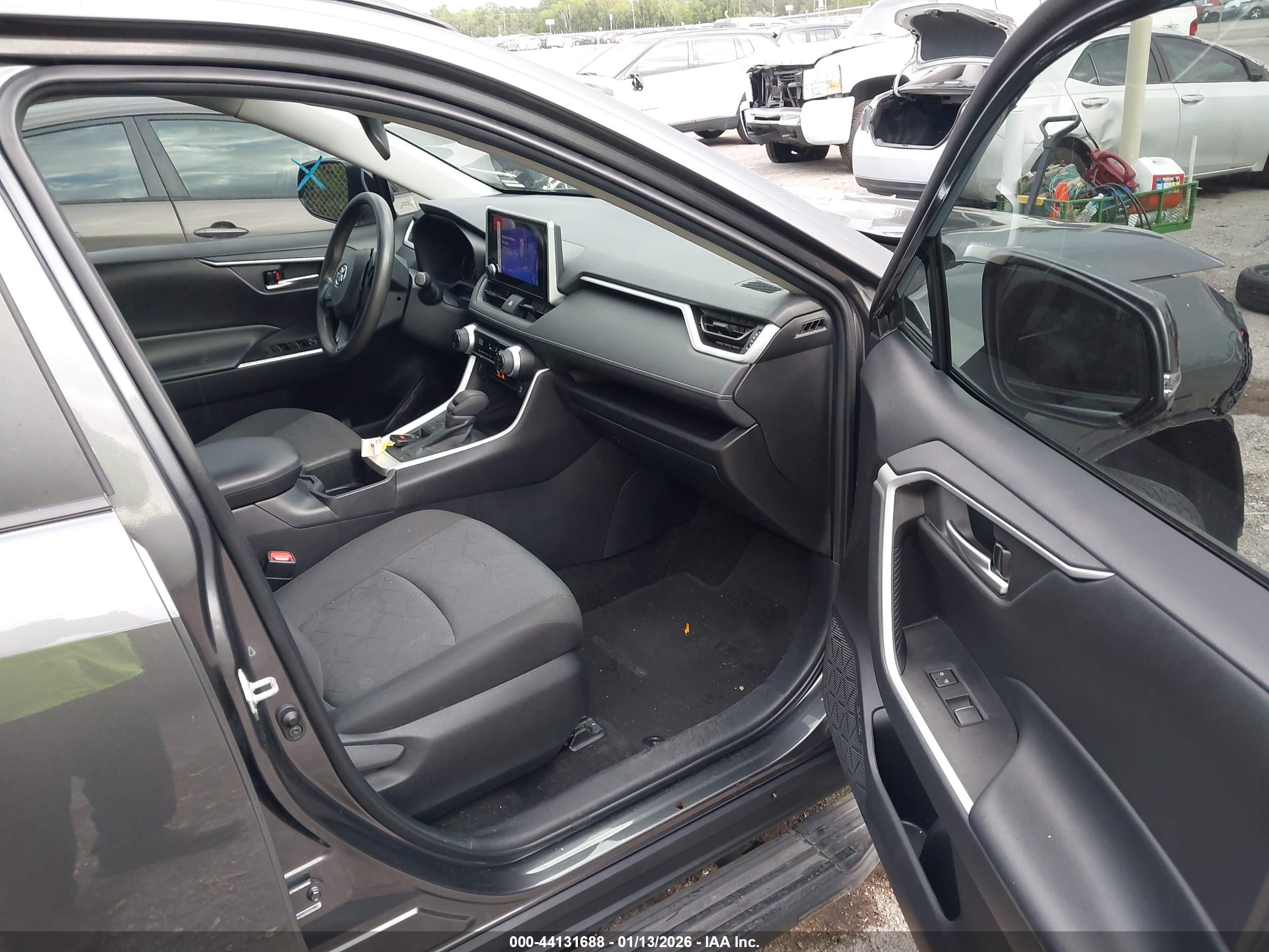 TOYOTA RAV4 image 5