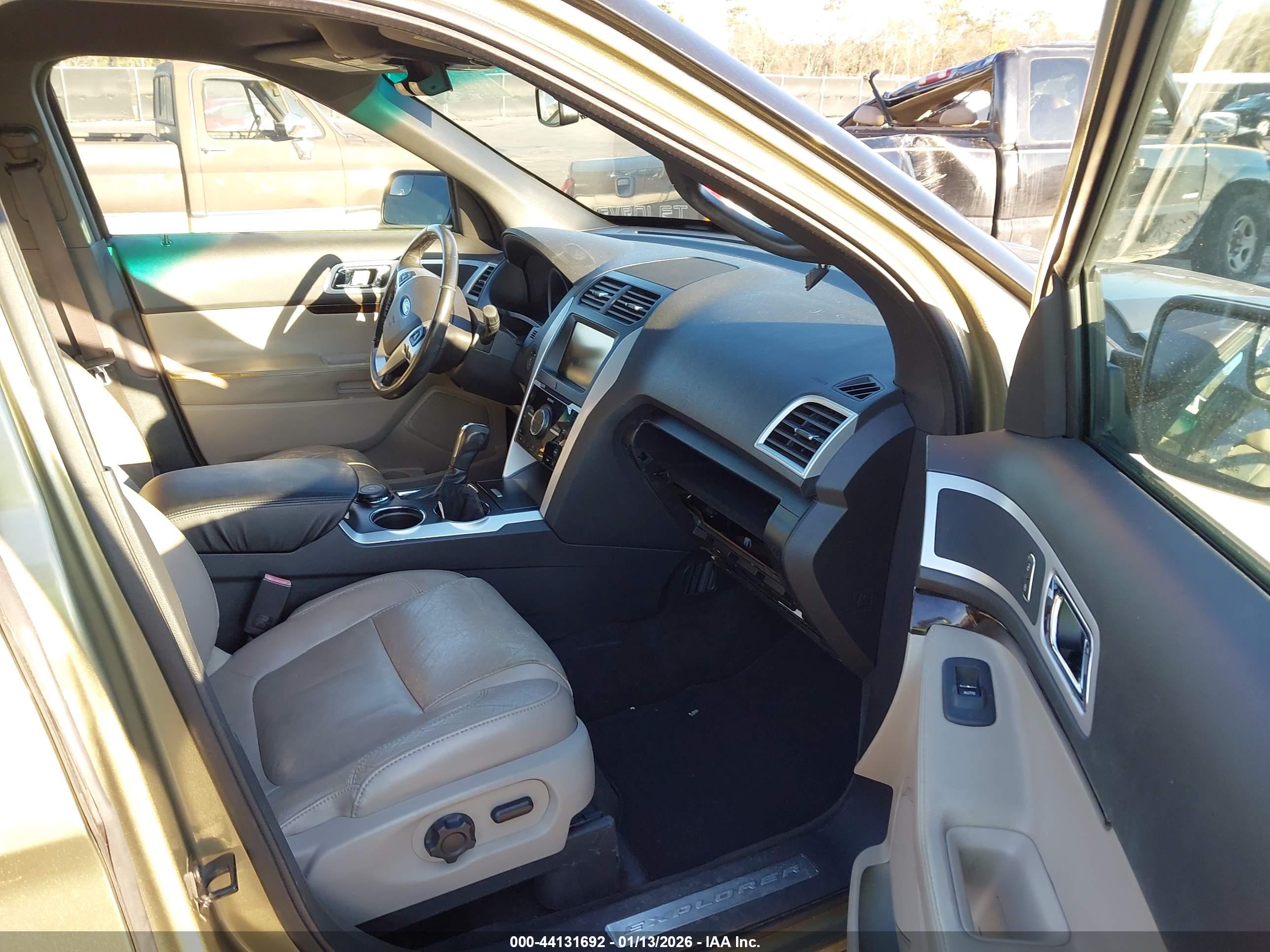 FORD EXPLORER image 5