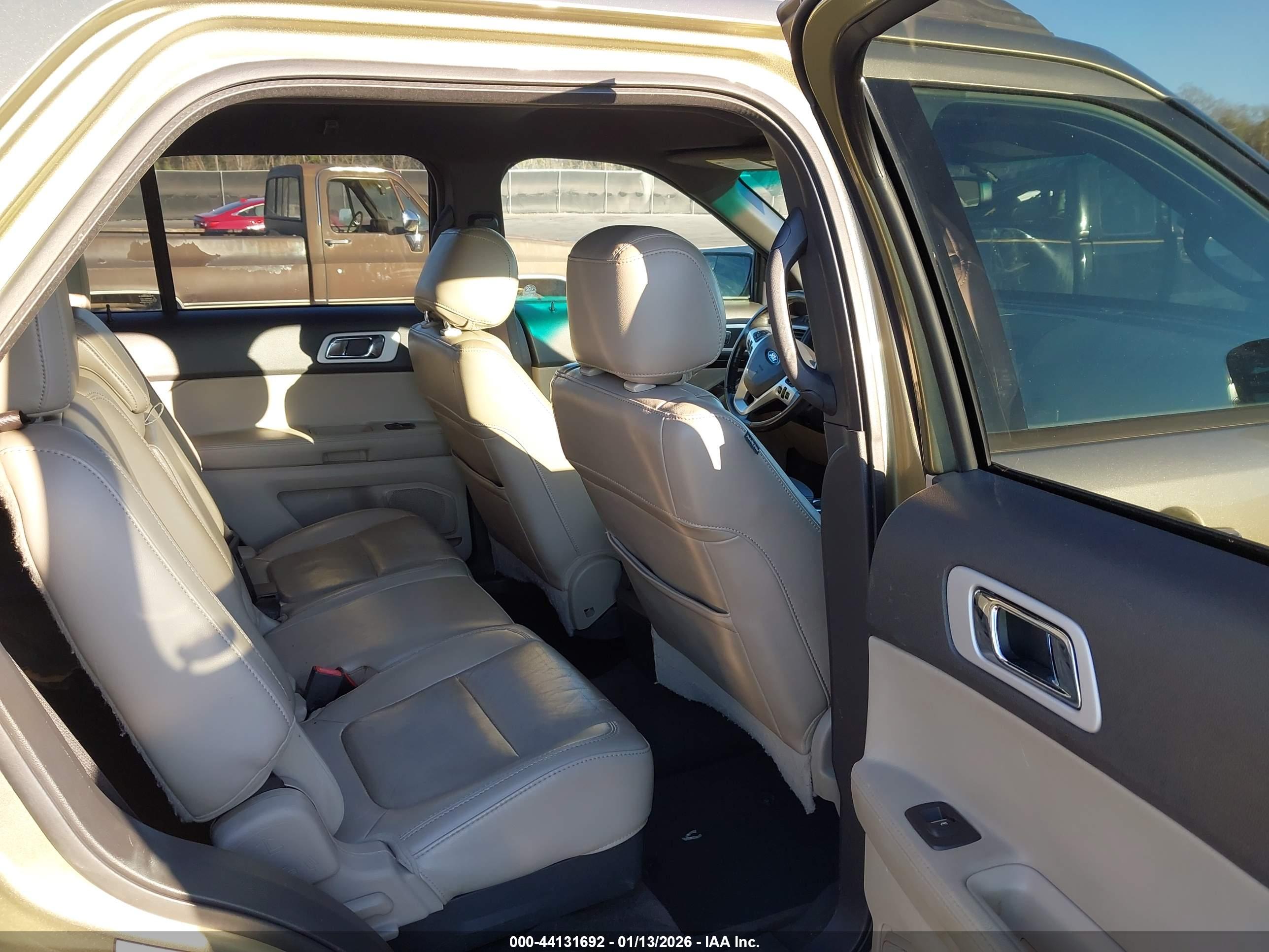 FORD EXPLORER image 8