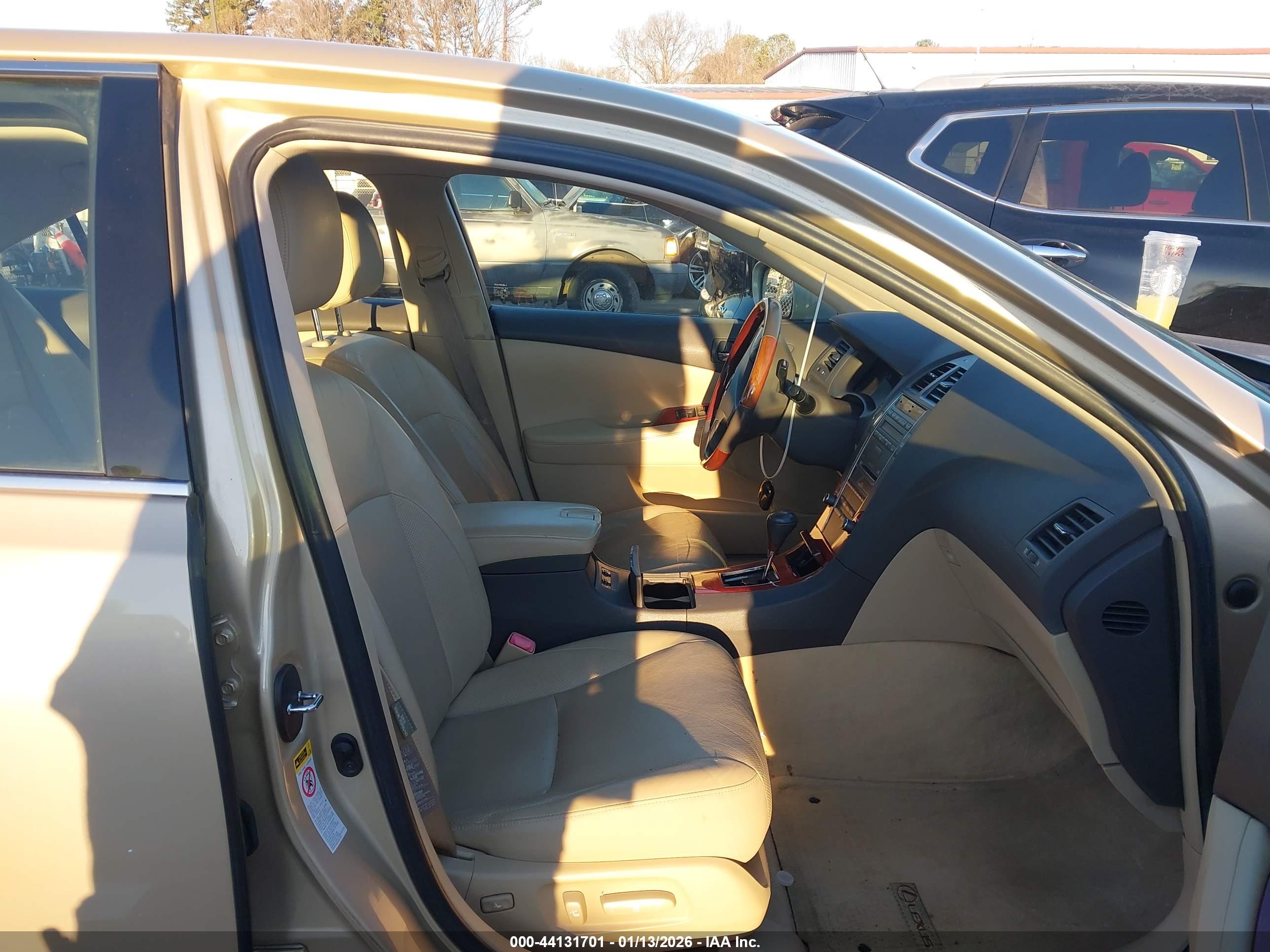 LEXUS ES image 5