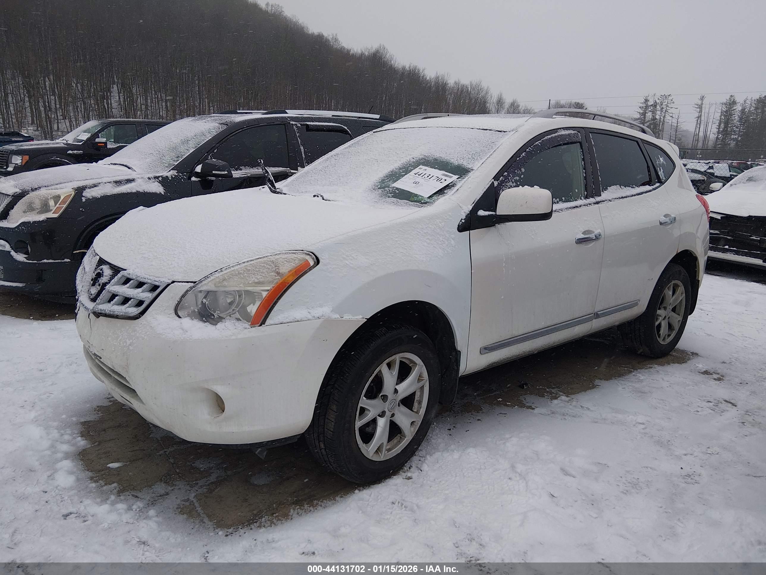 NISSAN ROGUE image 2
