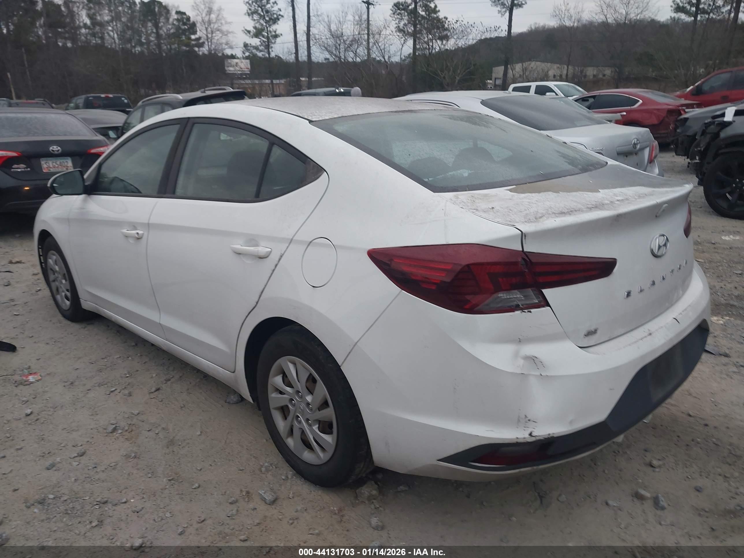 HYUNDAI ELANTRA image 3