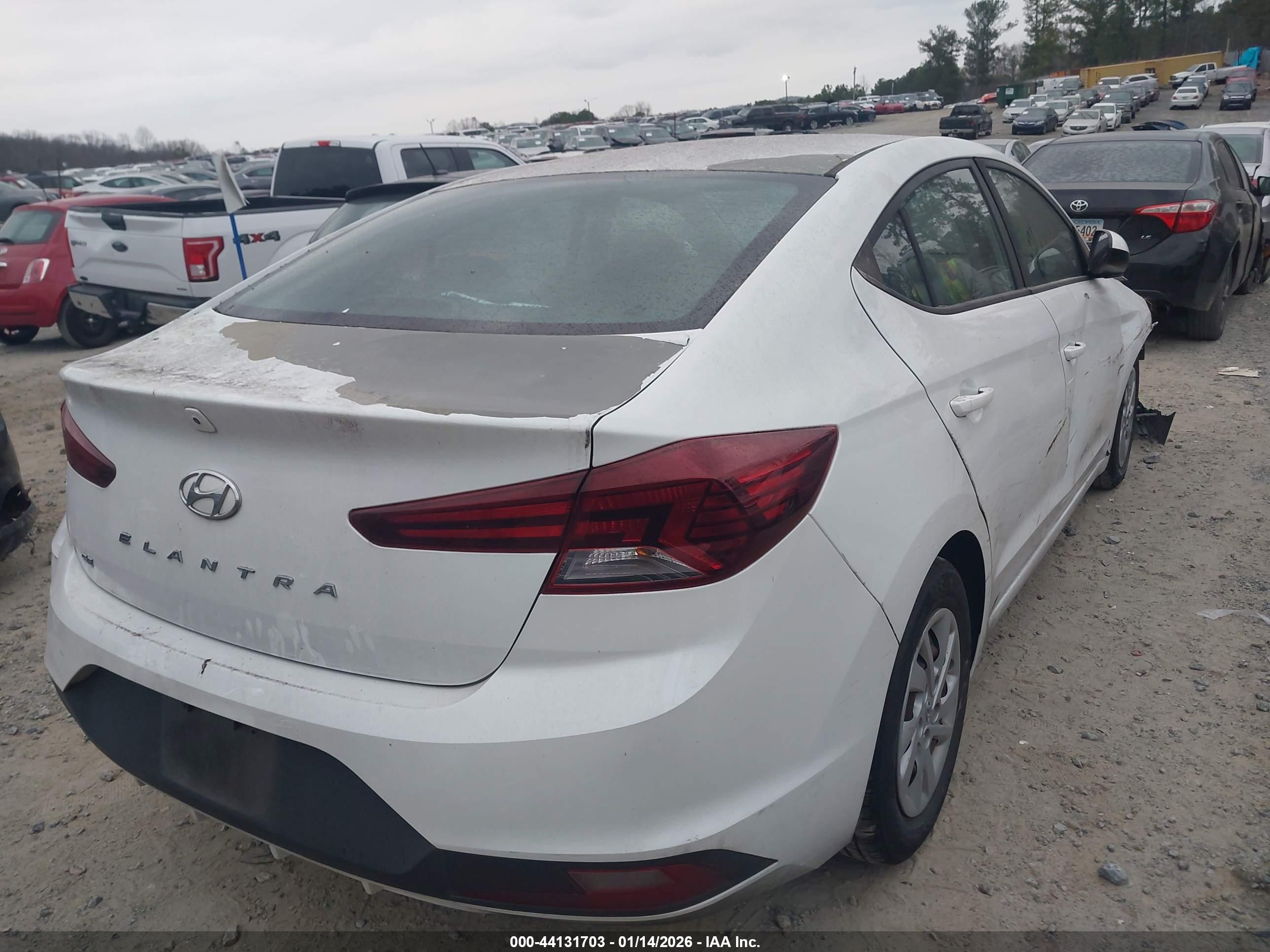 HYUNDAI ELANTRA image 4