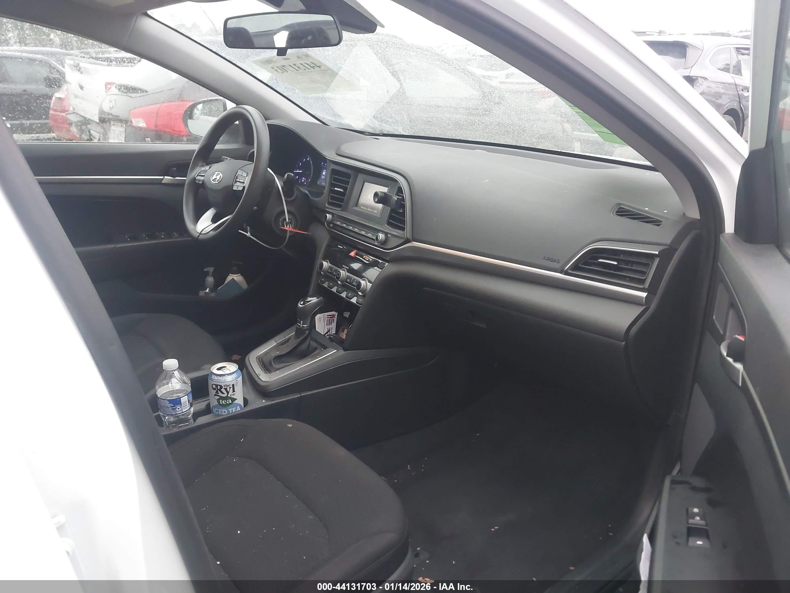 HYUNDAI ELANTRA image 5