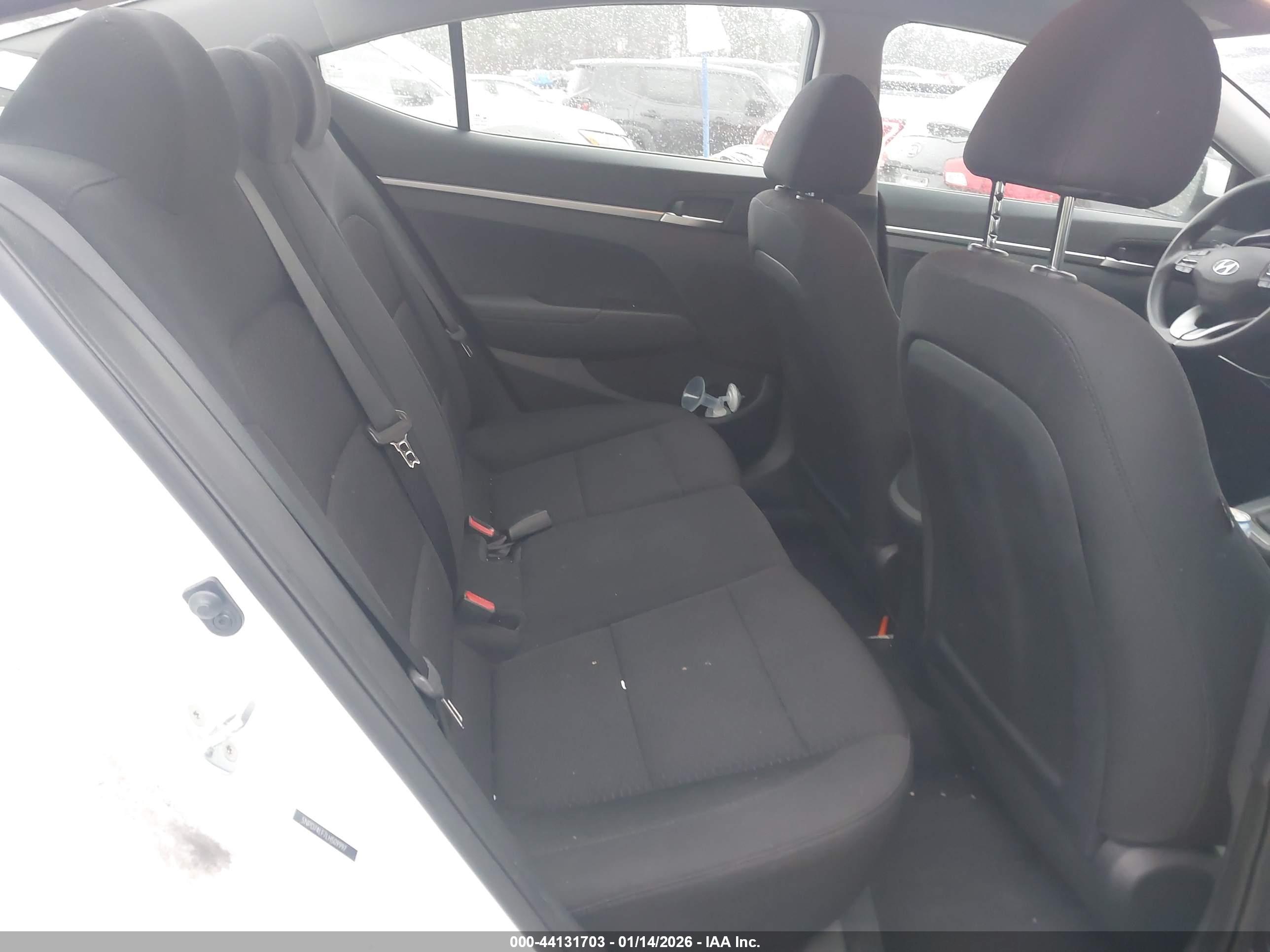 HYUNDAI ELANTRA image 8