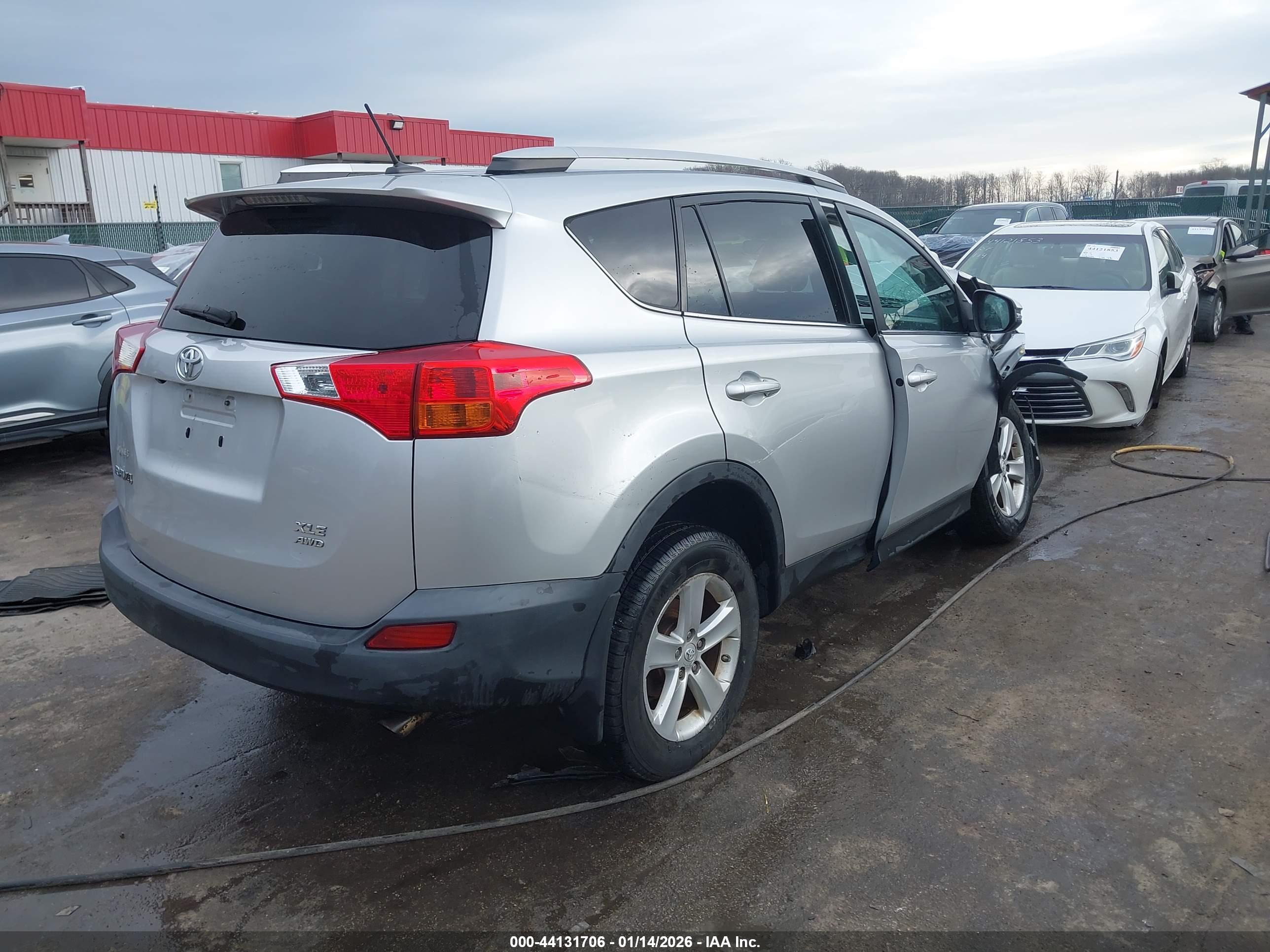 TOYOTA RAV4 image 4