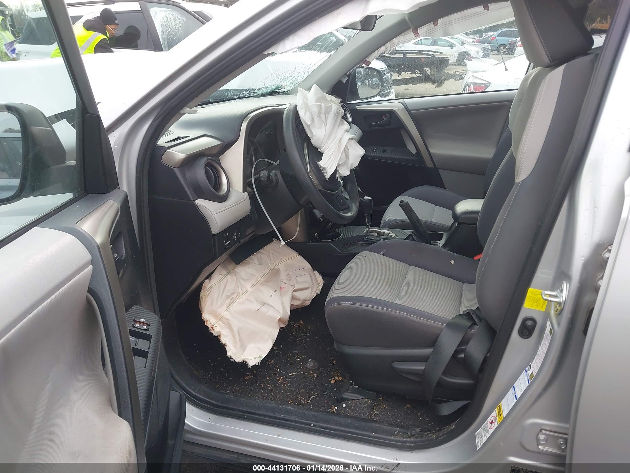 TOYOTA RAV4 image 5