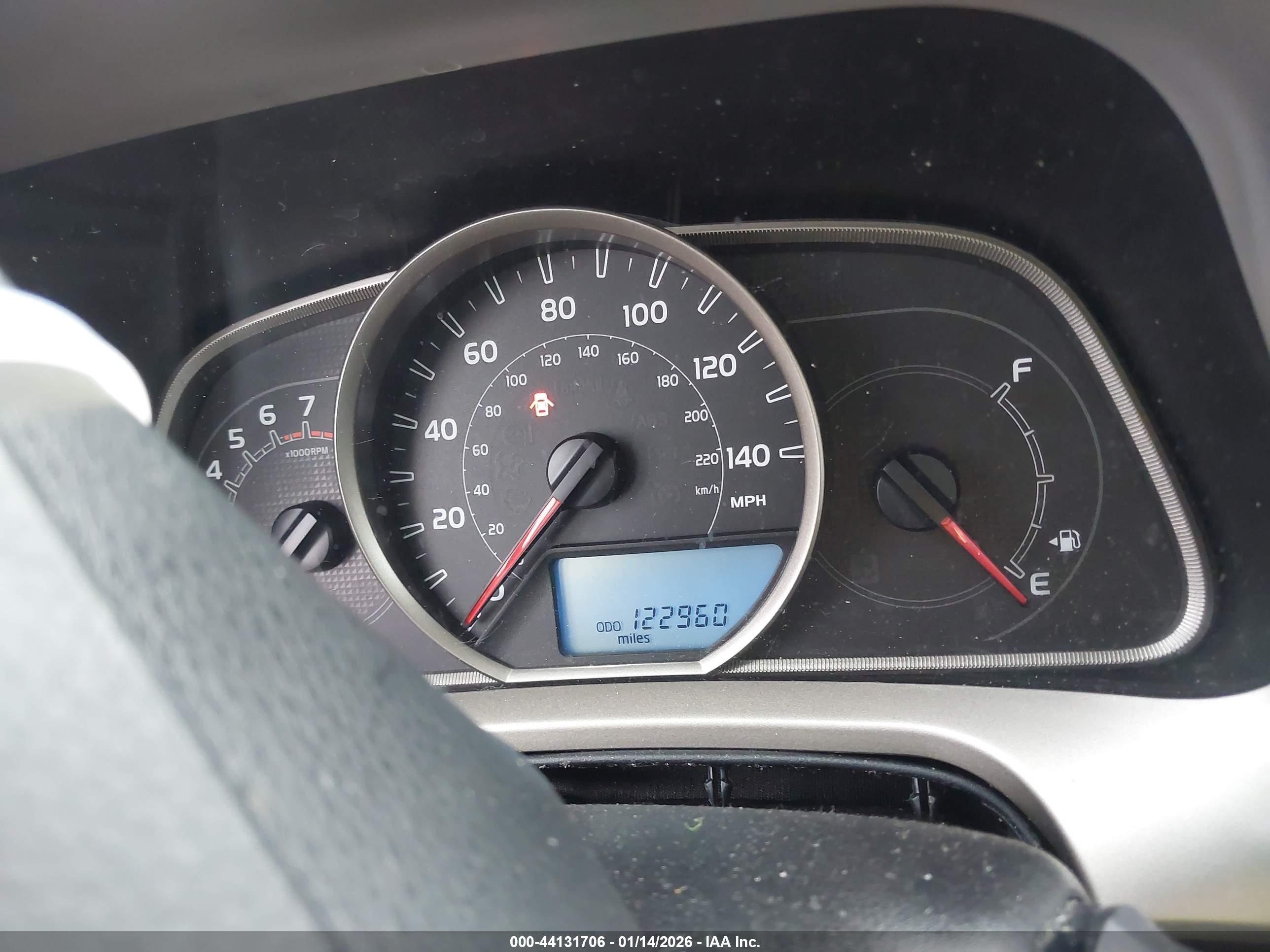 TOYOTA RAV4 image 7