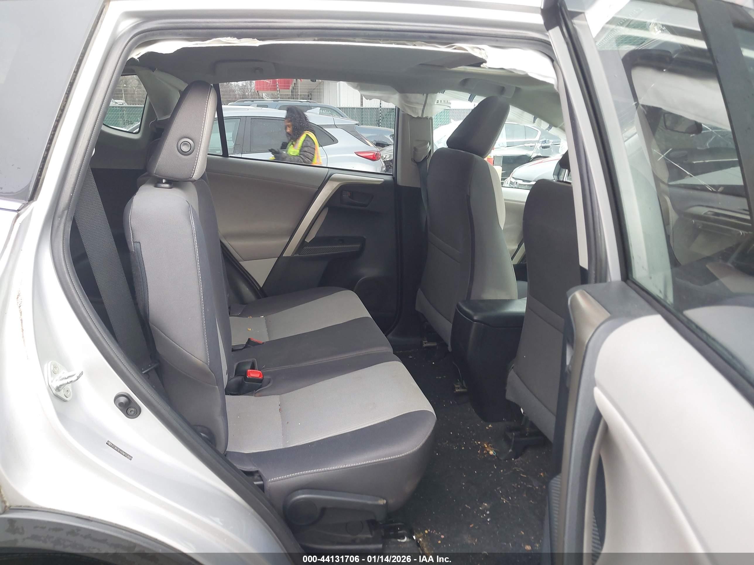 TOYOTA RAV4 image 8