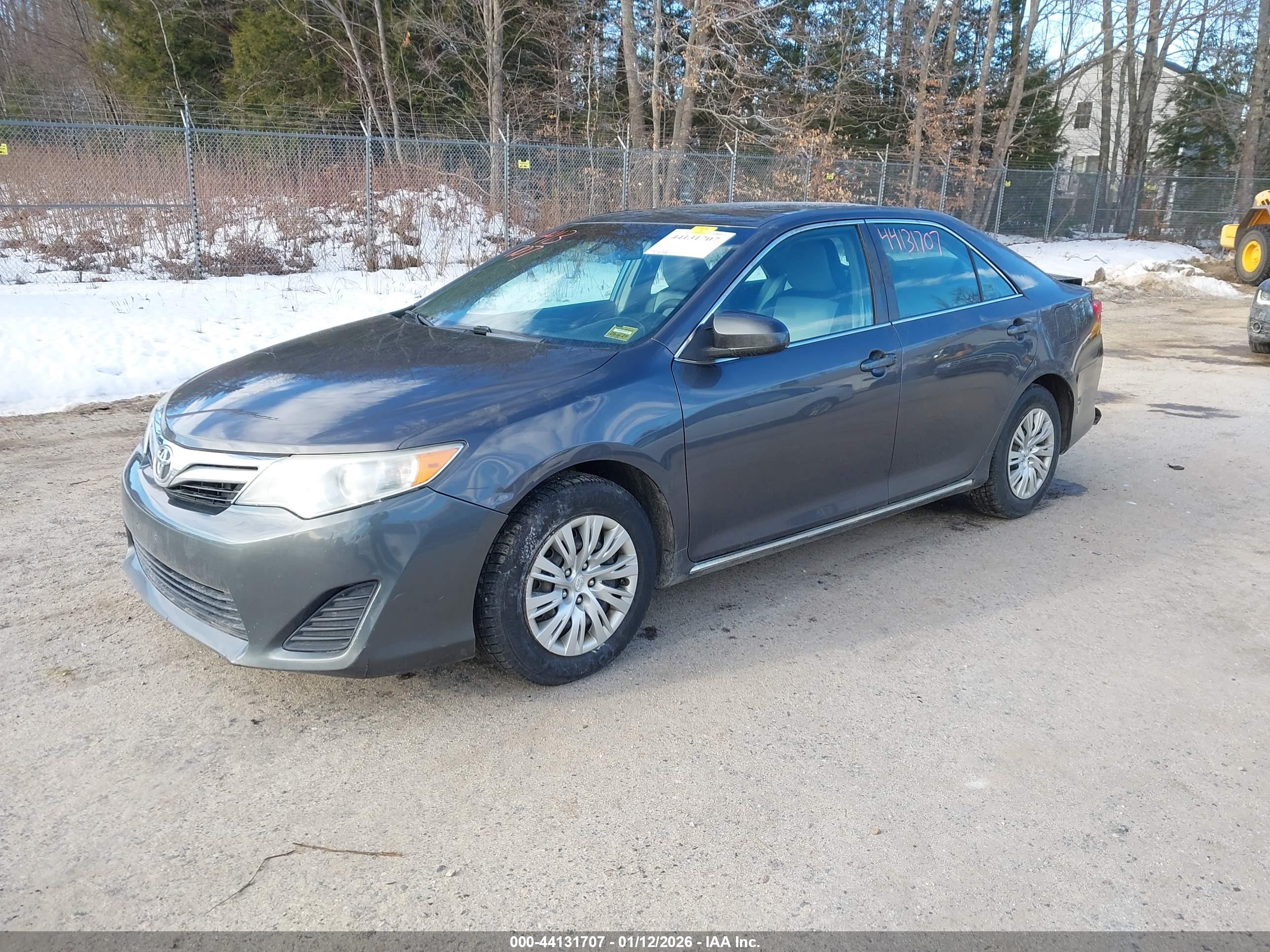 TOYOTA CAMRY image 2