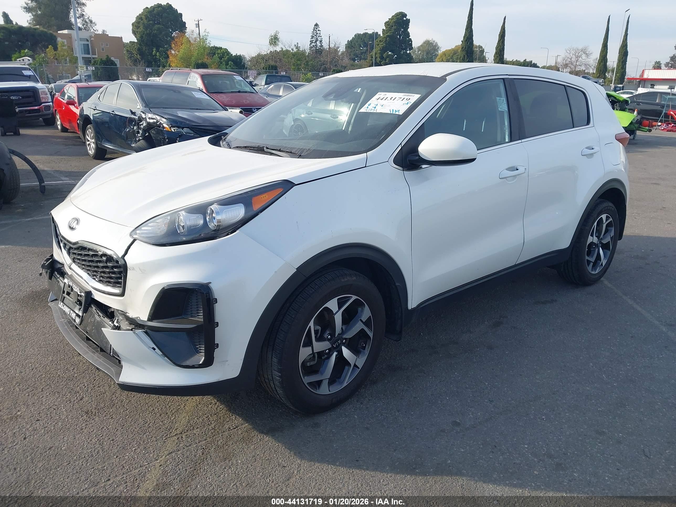 KIA SPORTAGE image 2