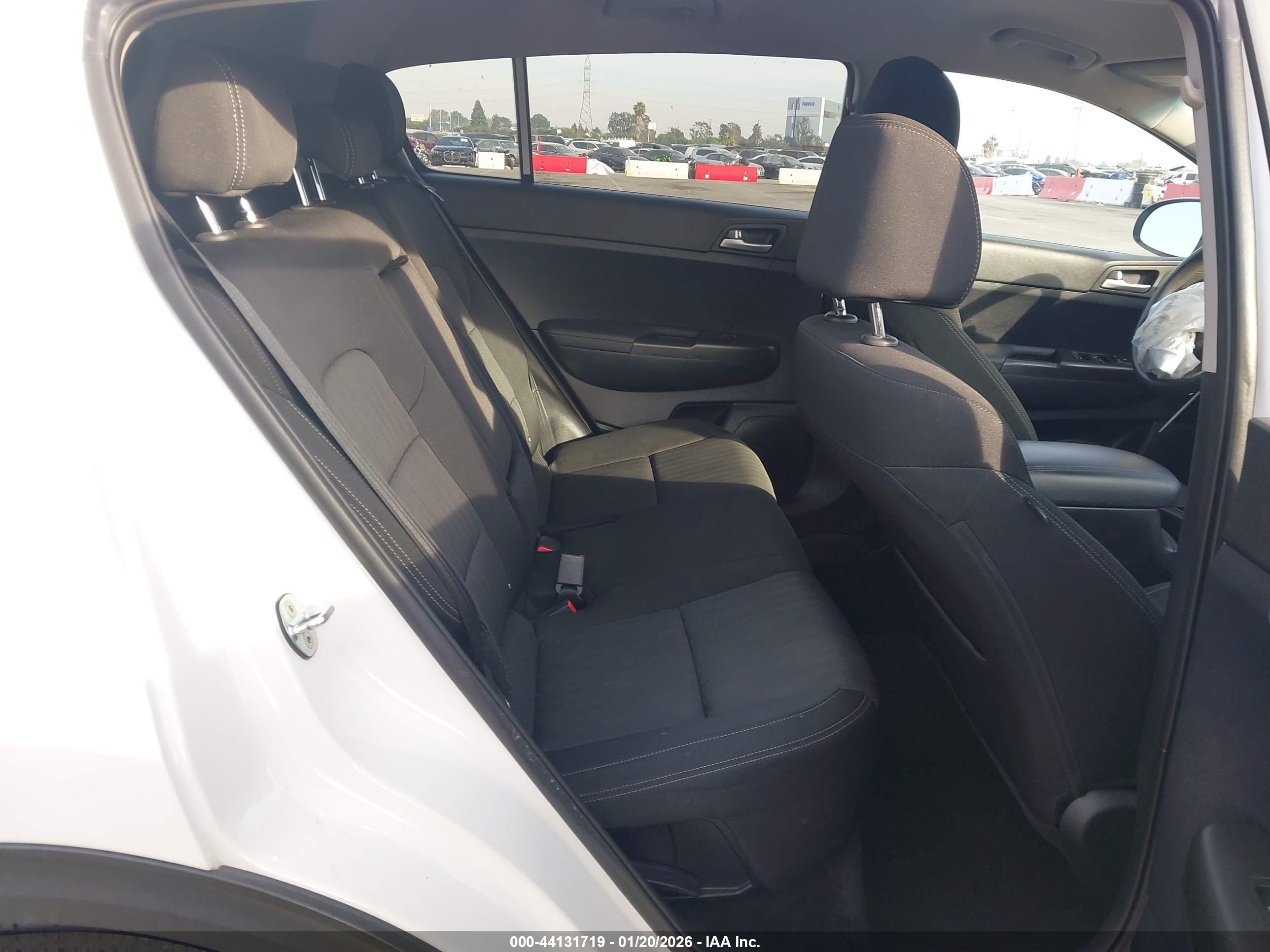 KIA SPORTAGE image 8