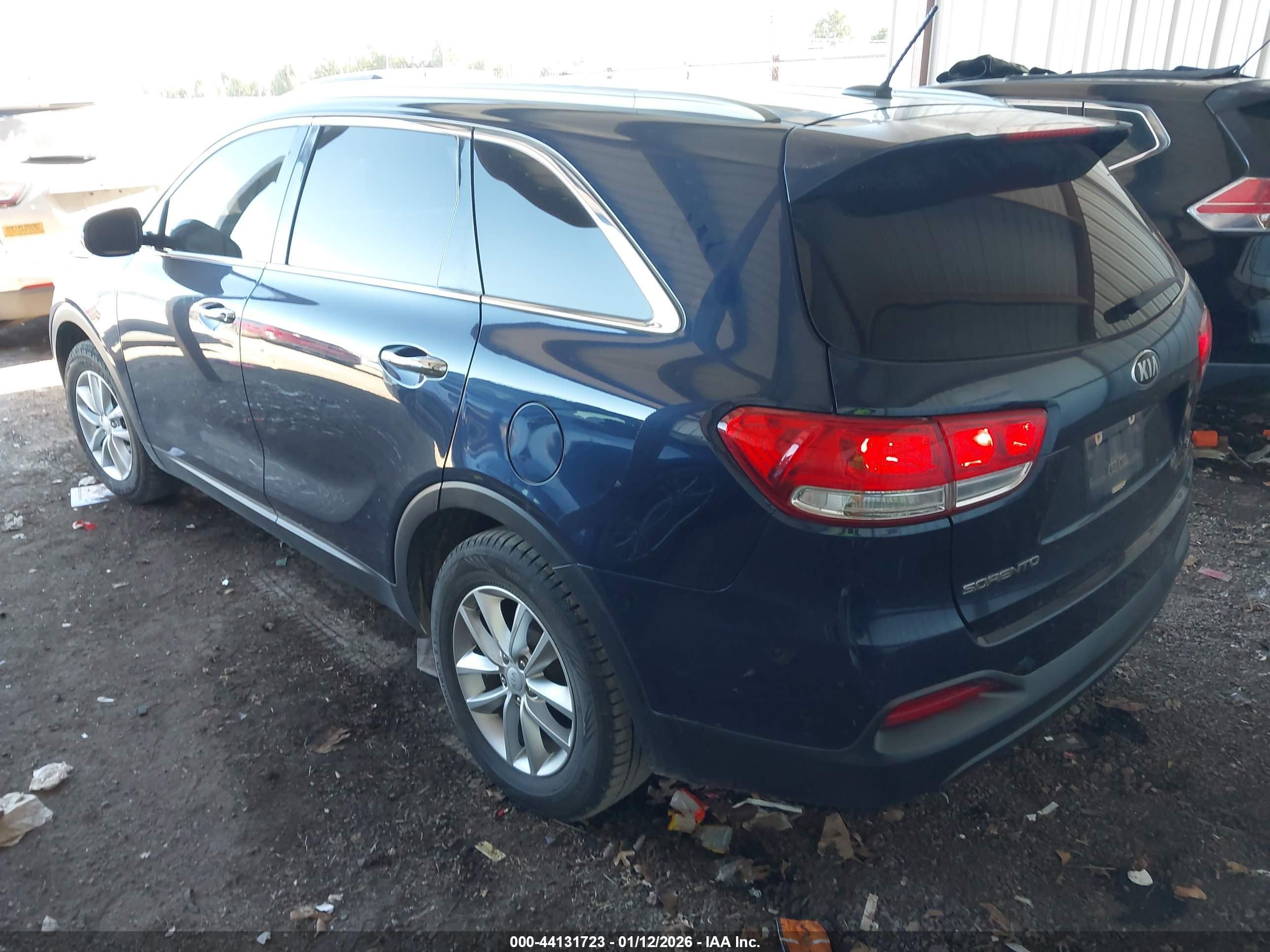 KIA SORENTO image 3