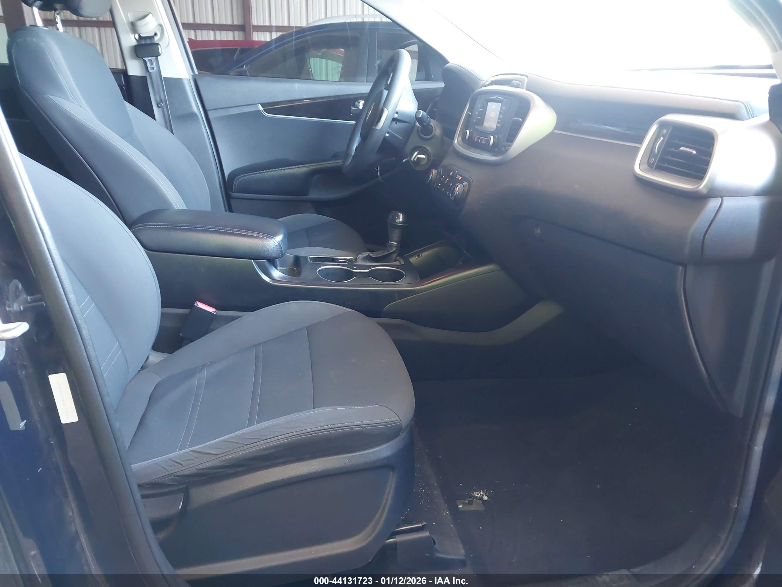 KIA SORENTO image 5