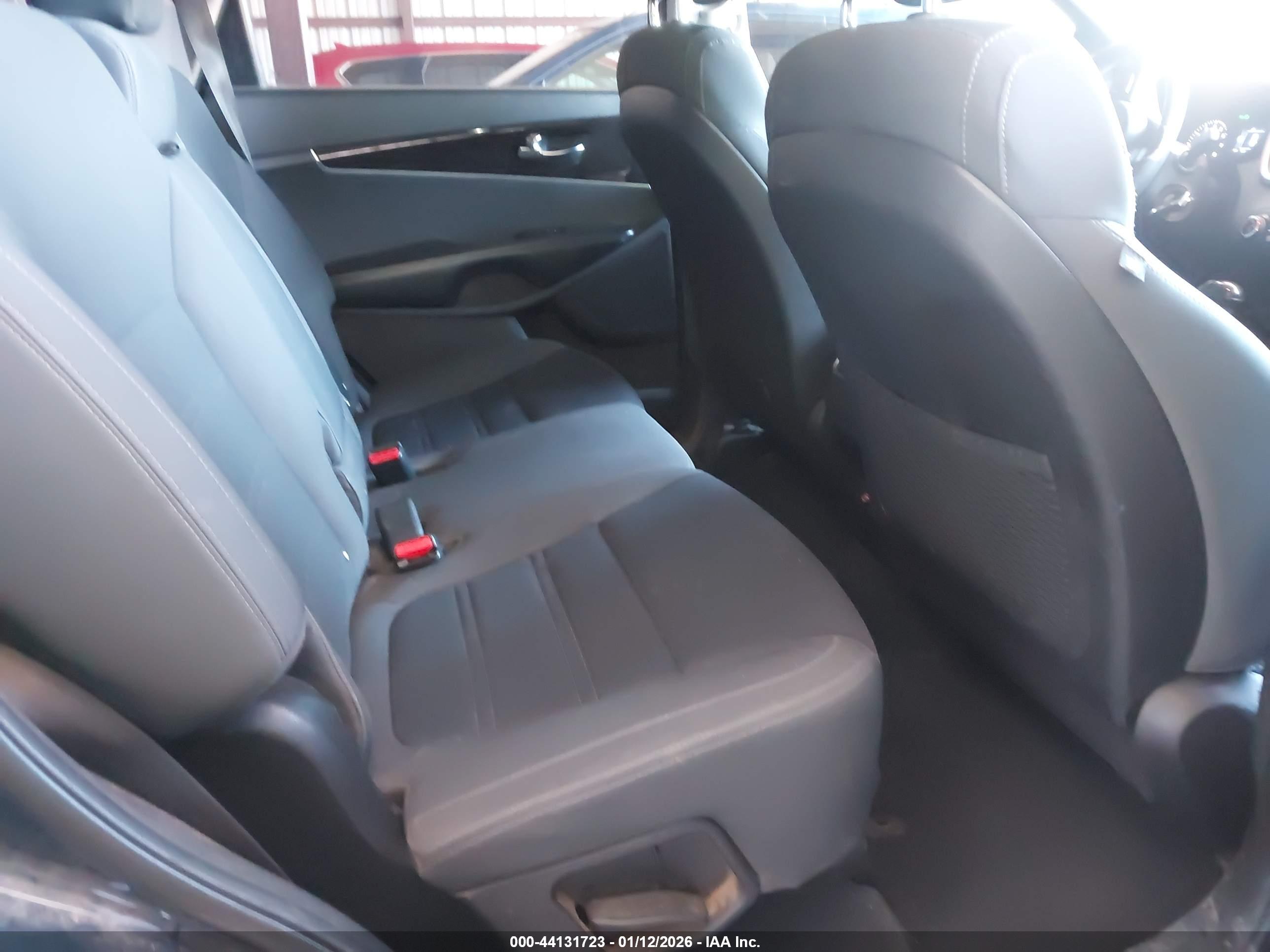KIA SORENTO image 8