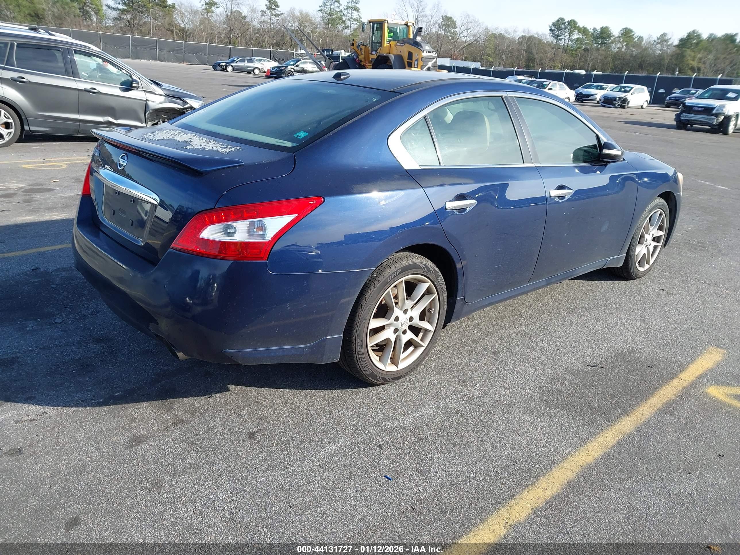 NISSAN MAXIMA image 4