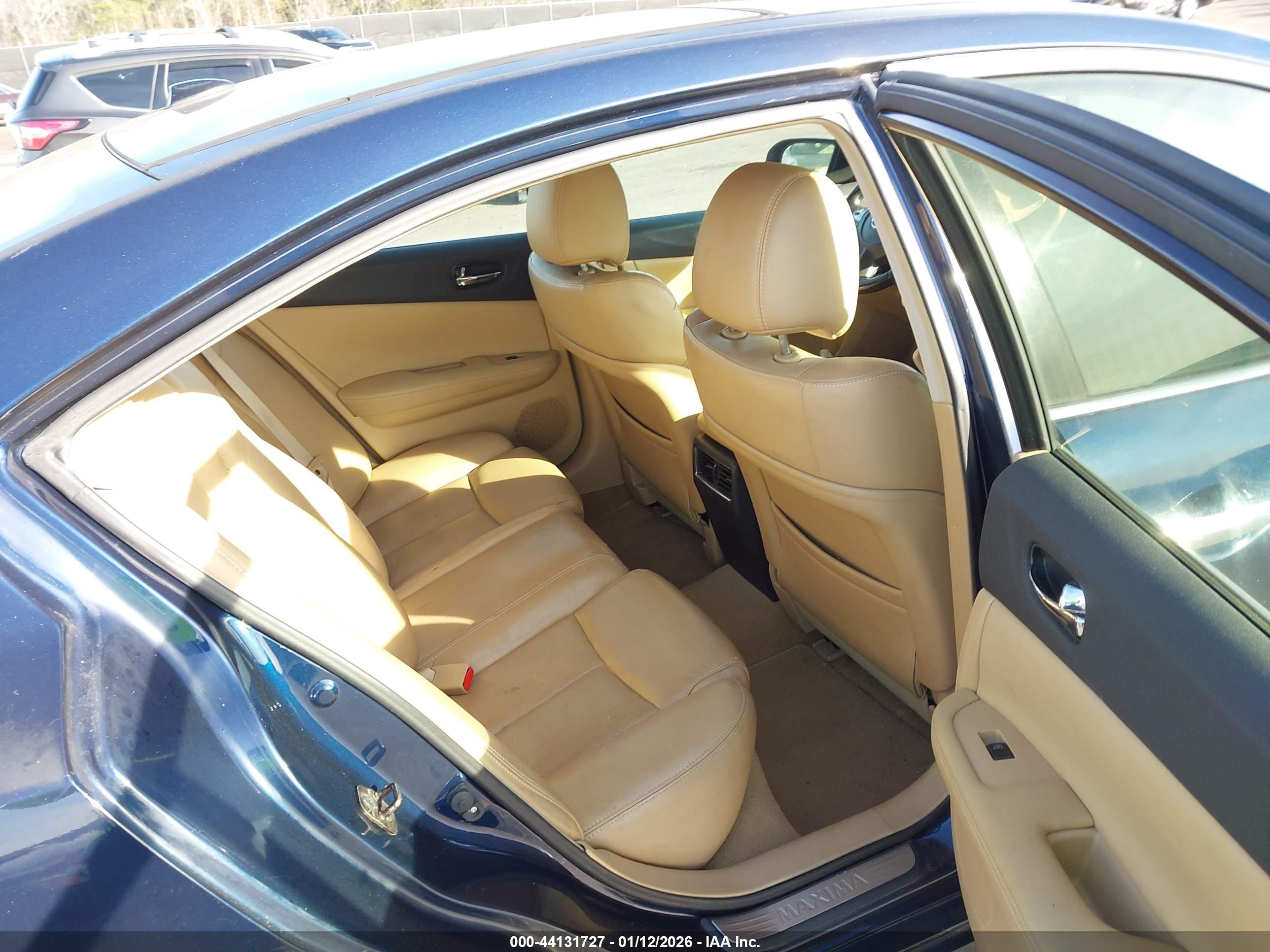 NISSAN MAXIMA image 8