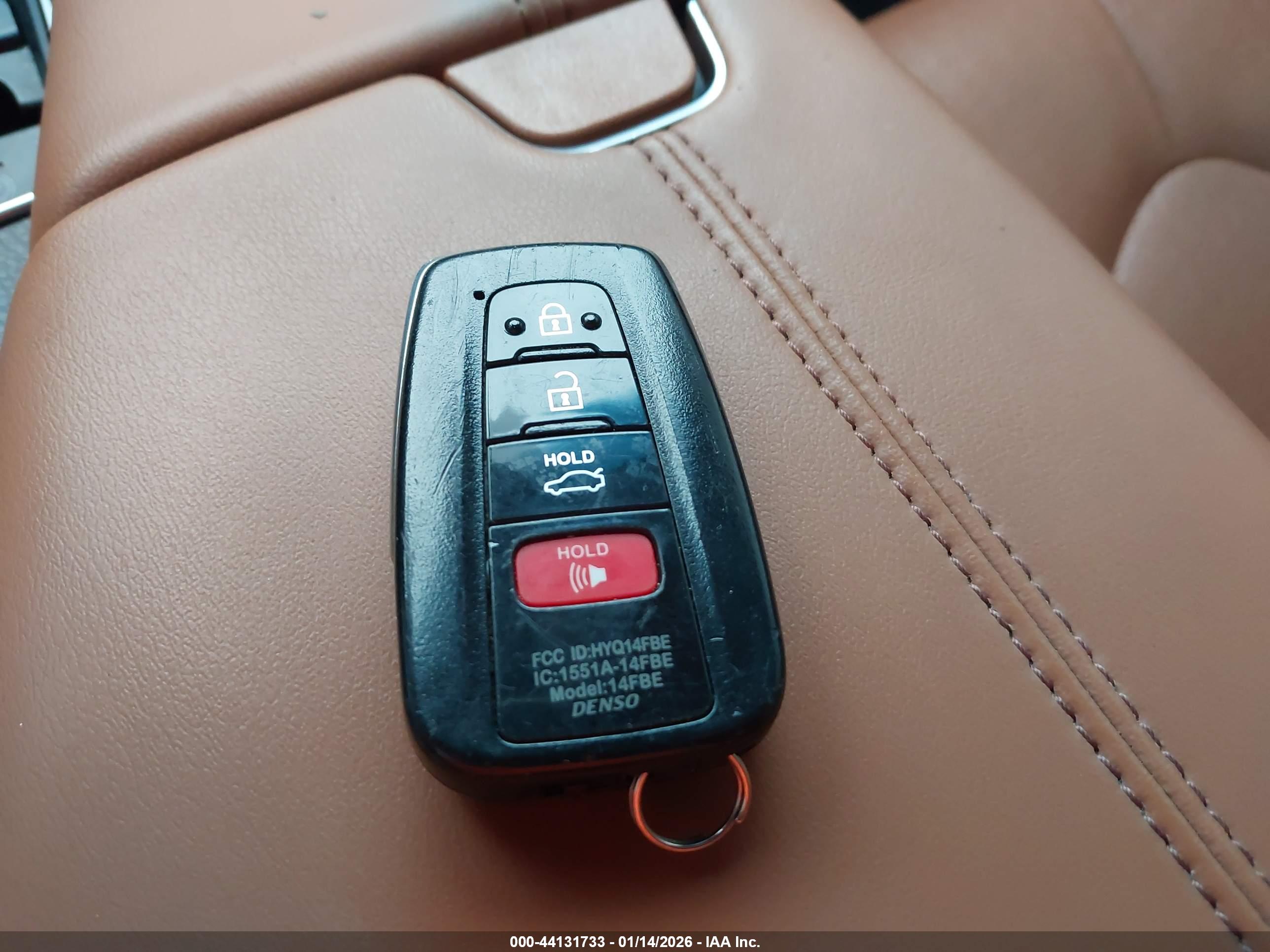 TOYOTA AVALON image 11