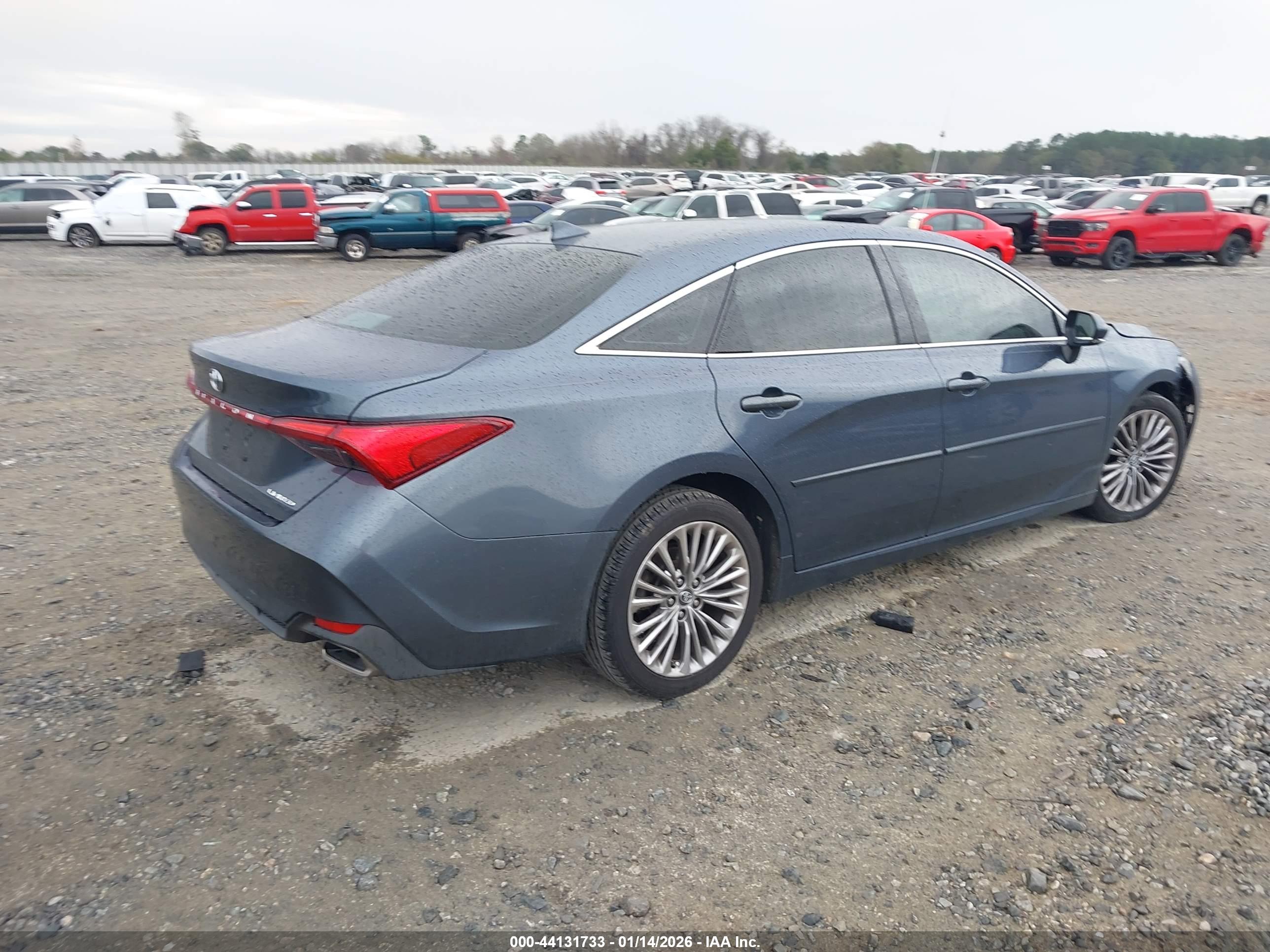 TOYOTA AVALON image 4