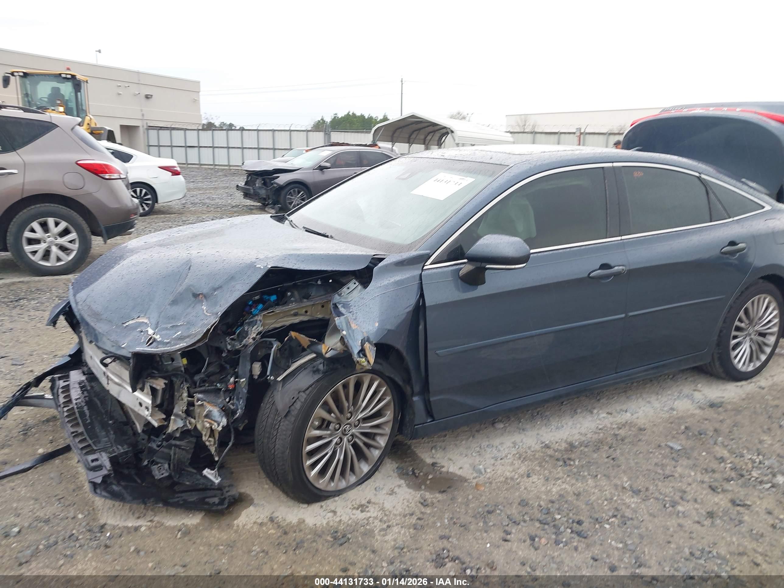 TOYOTA AVALON image 6