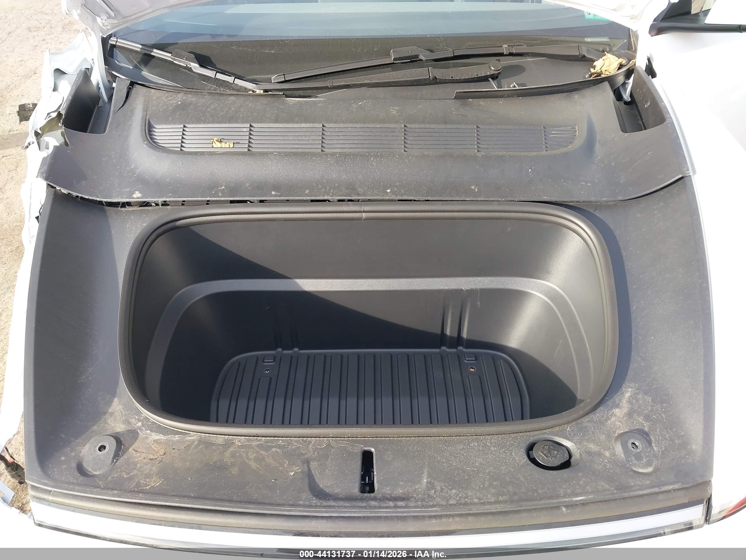 TESLA MODEL image 10