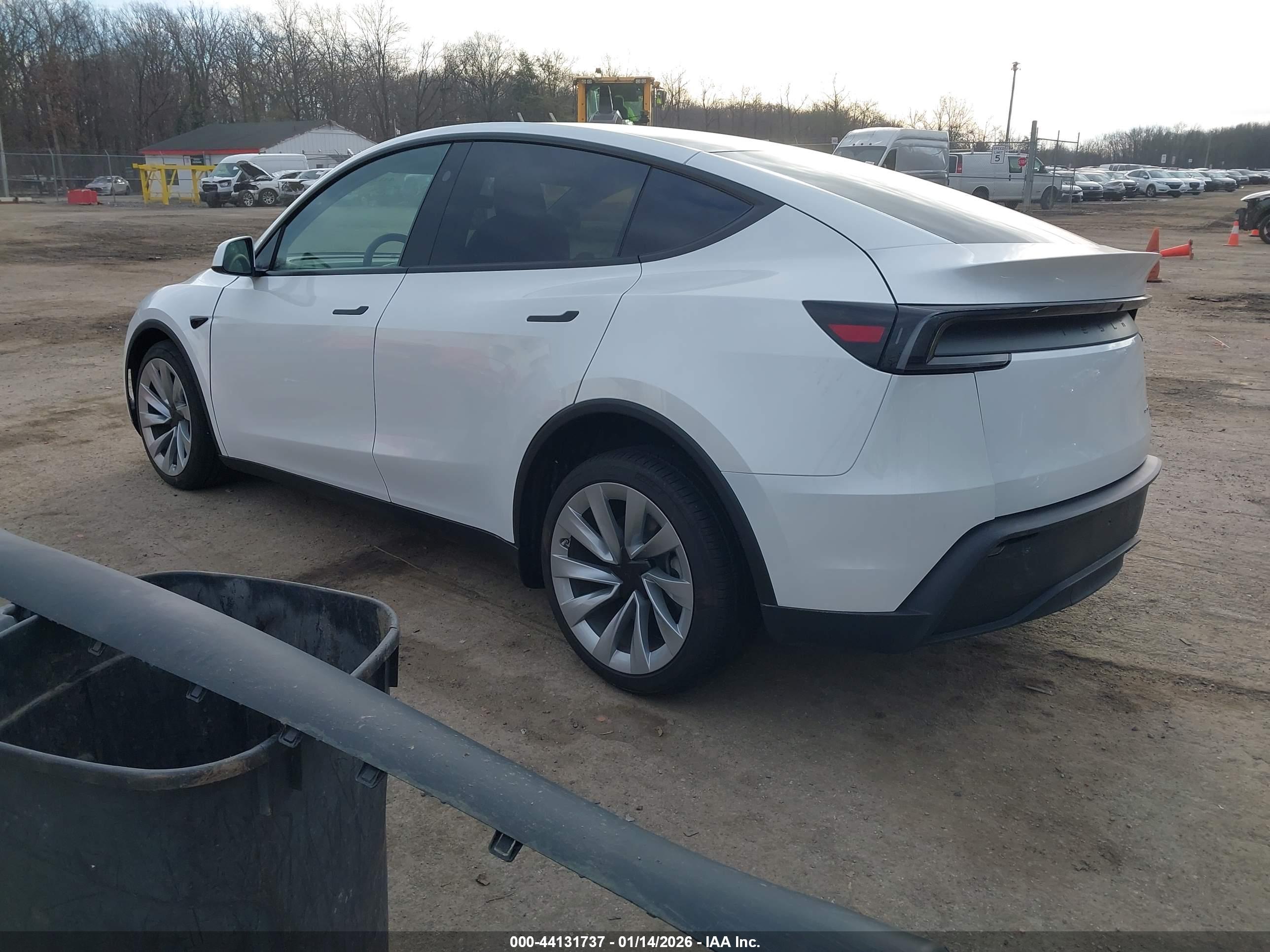 TESLA MODEL image 3