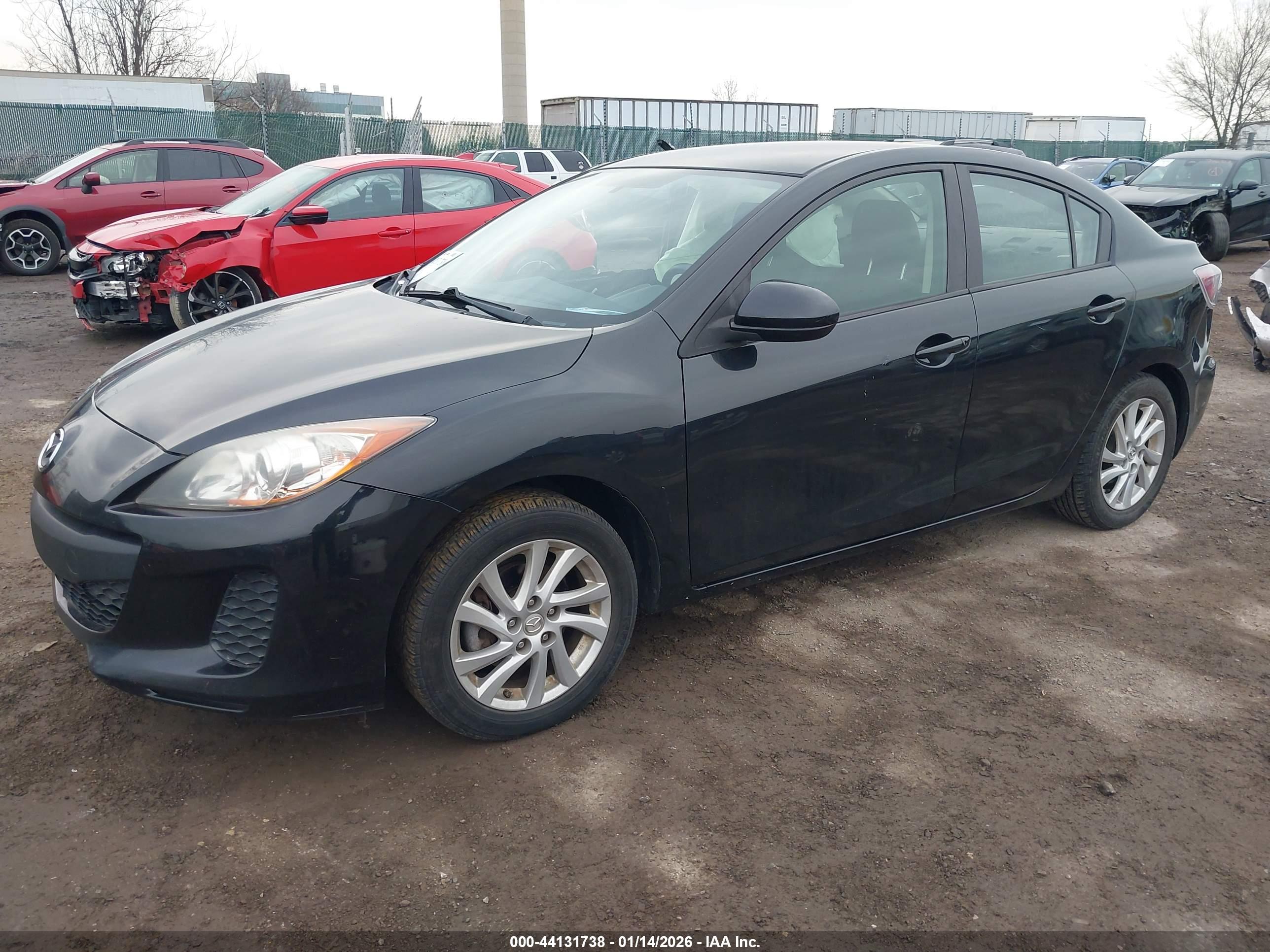 MAZDA MAZDA3 image 2