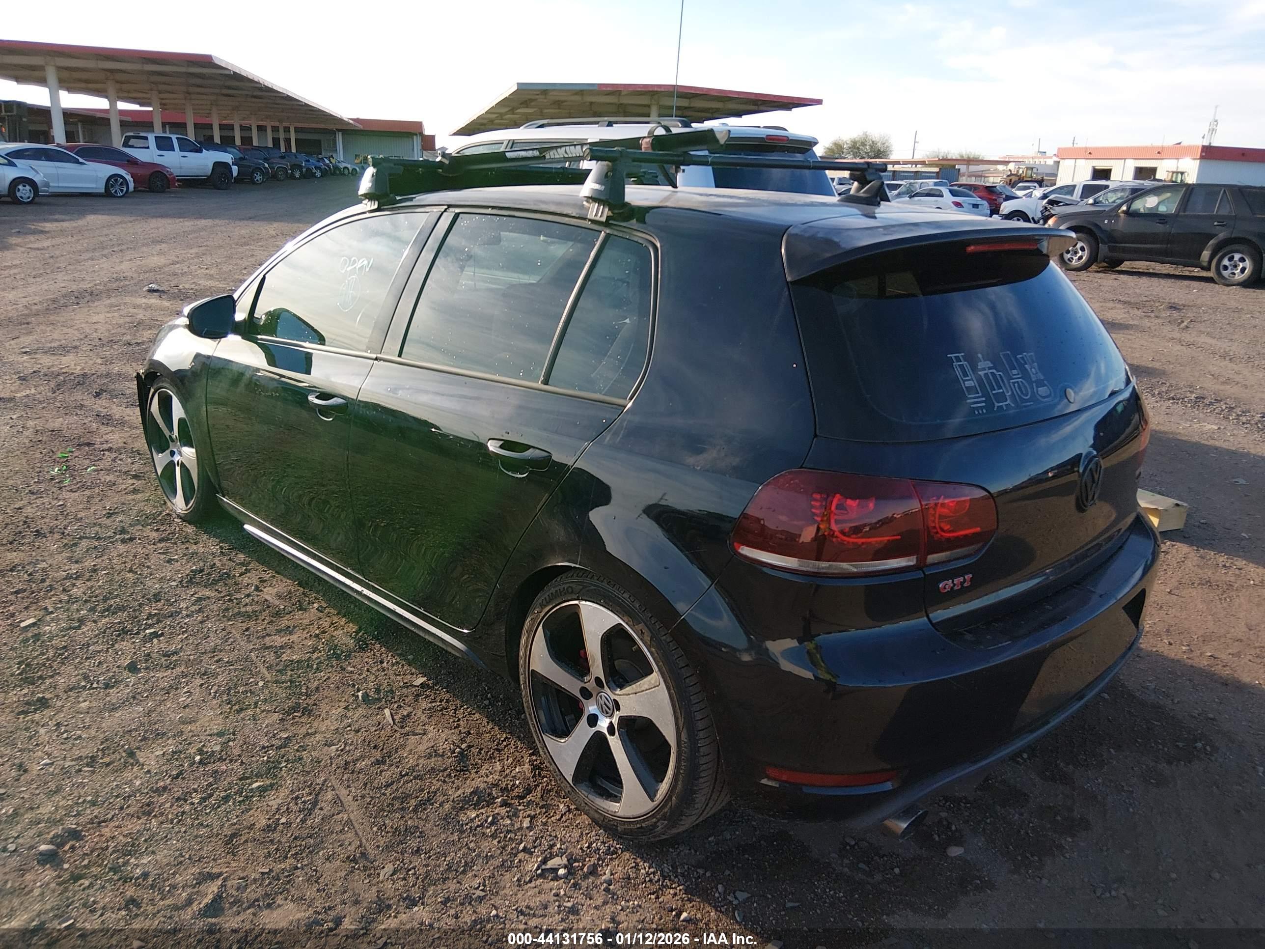 VOLKSWAGEN GTI image 3