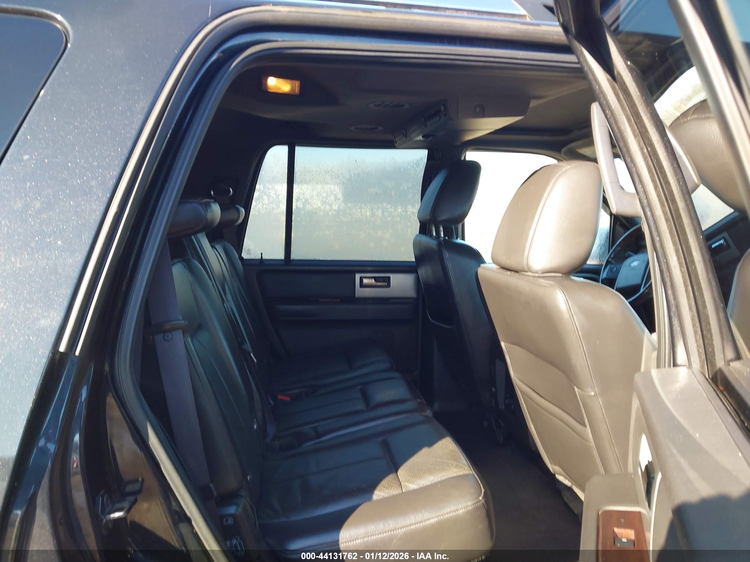 FORD EXPEDITION image 8