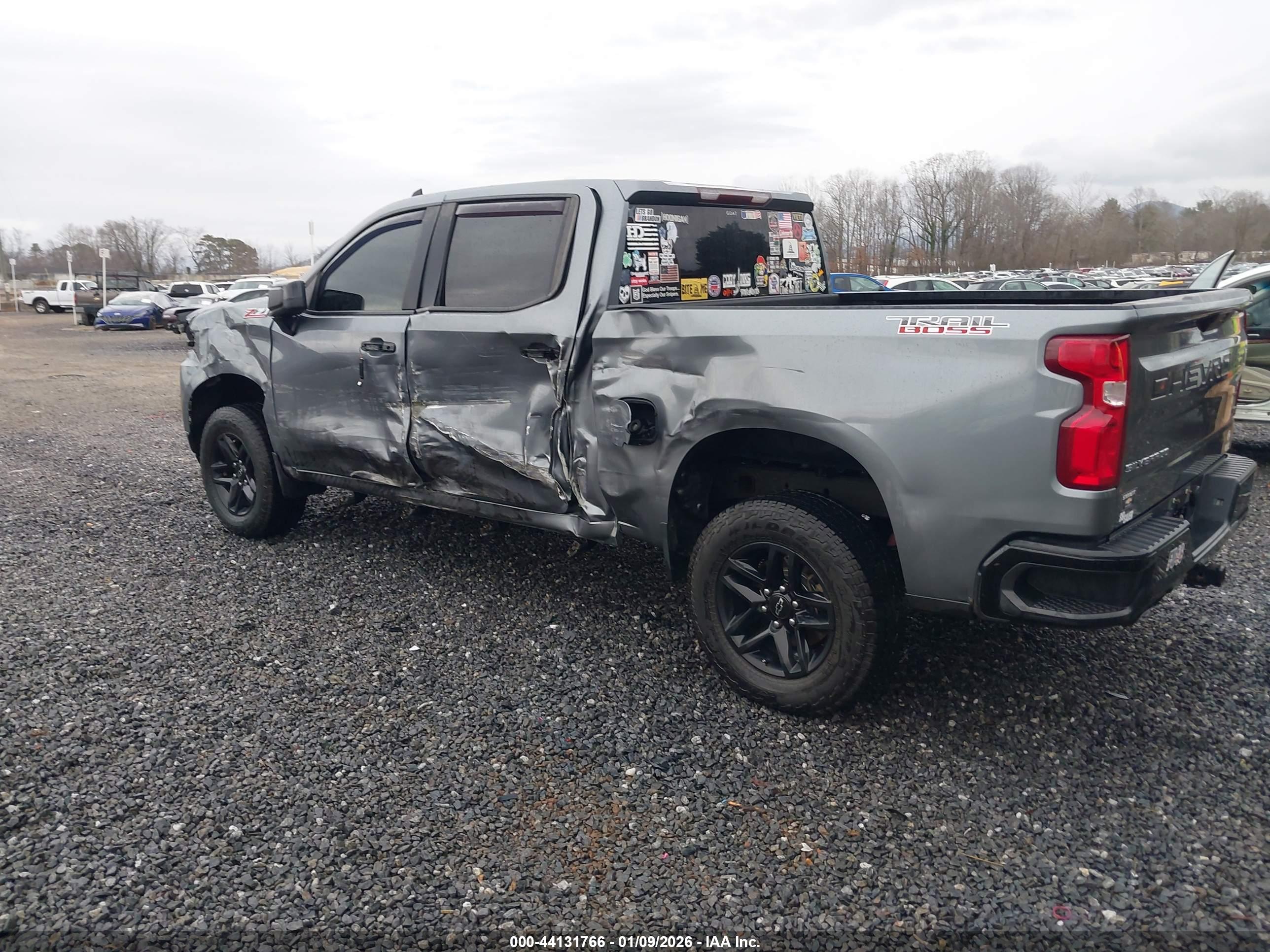 CHEVROLET SILVERADO image 3