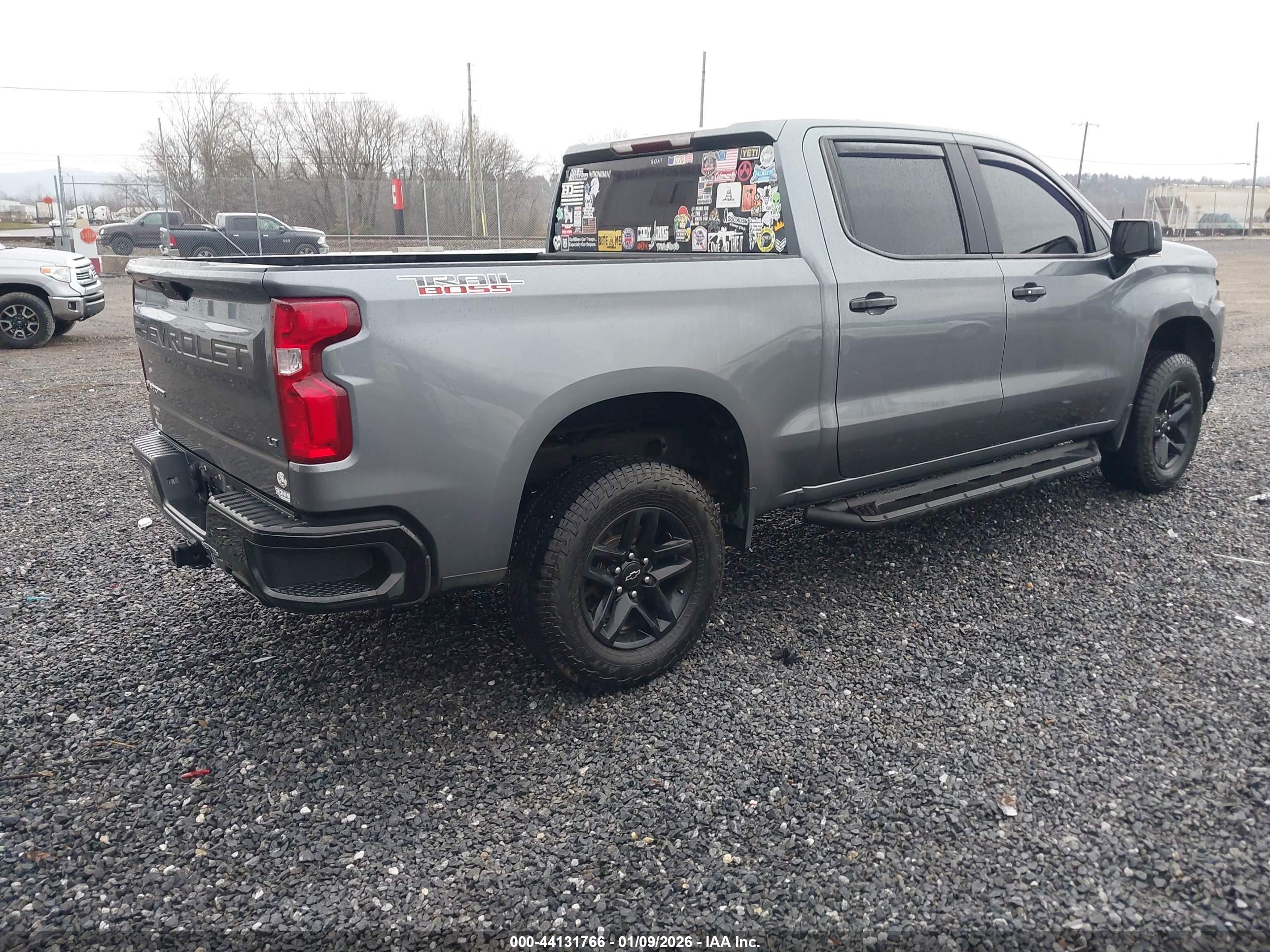 CHEVROLET SILVERADO image 4