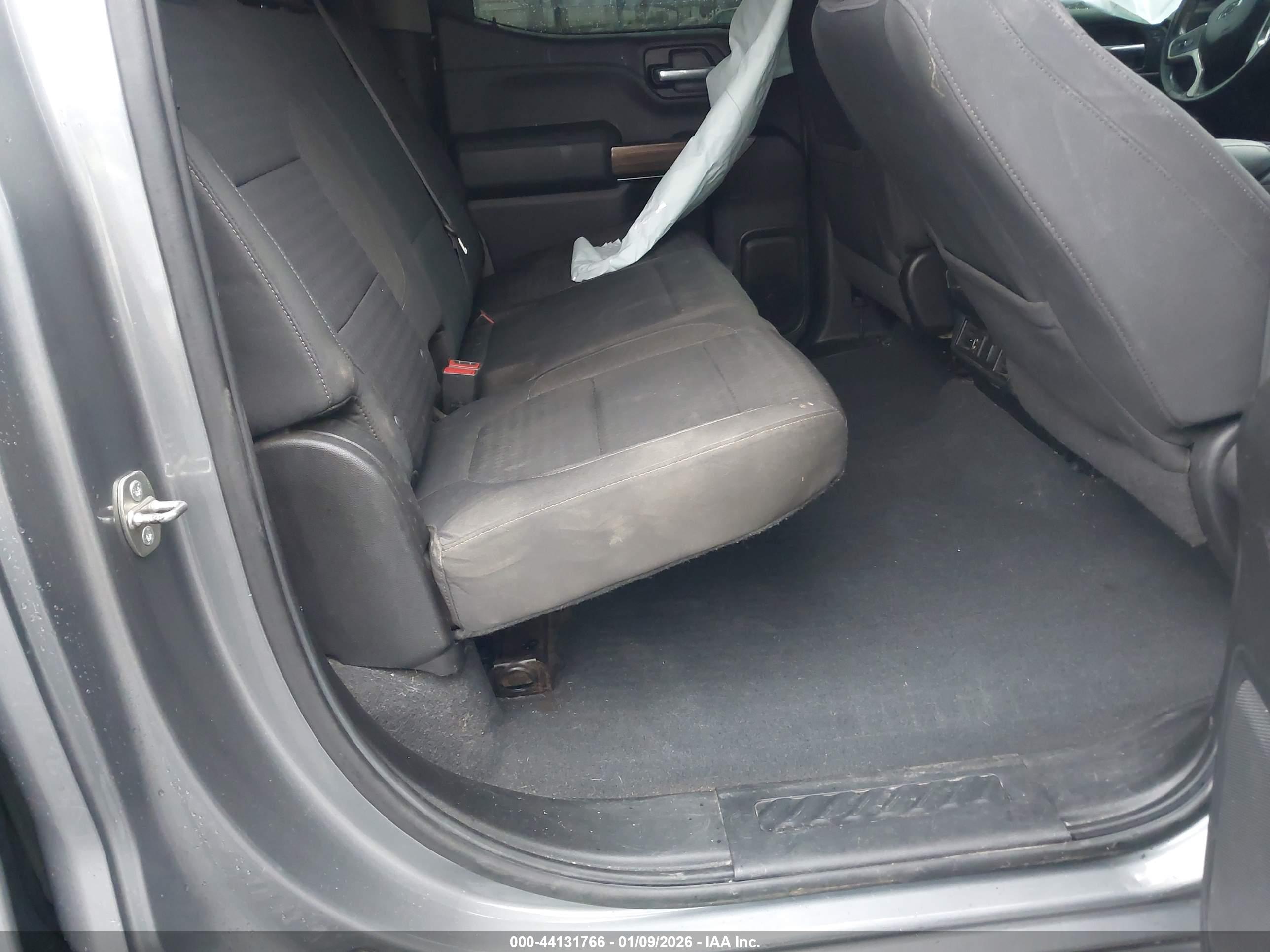 CHEVROLET SILVERADO image 8
