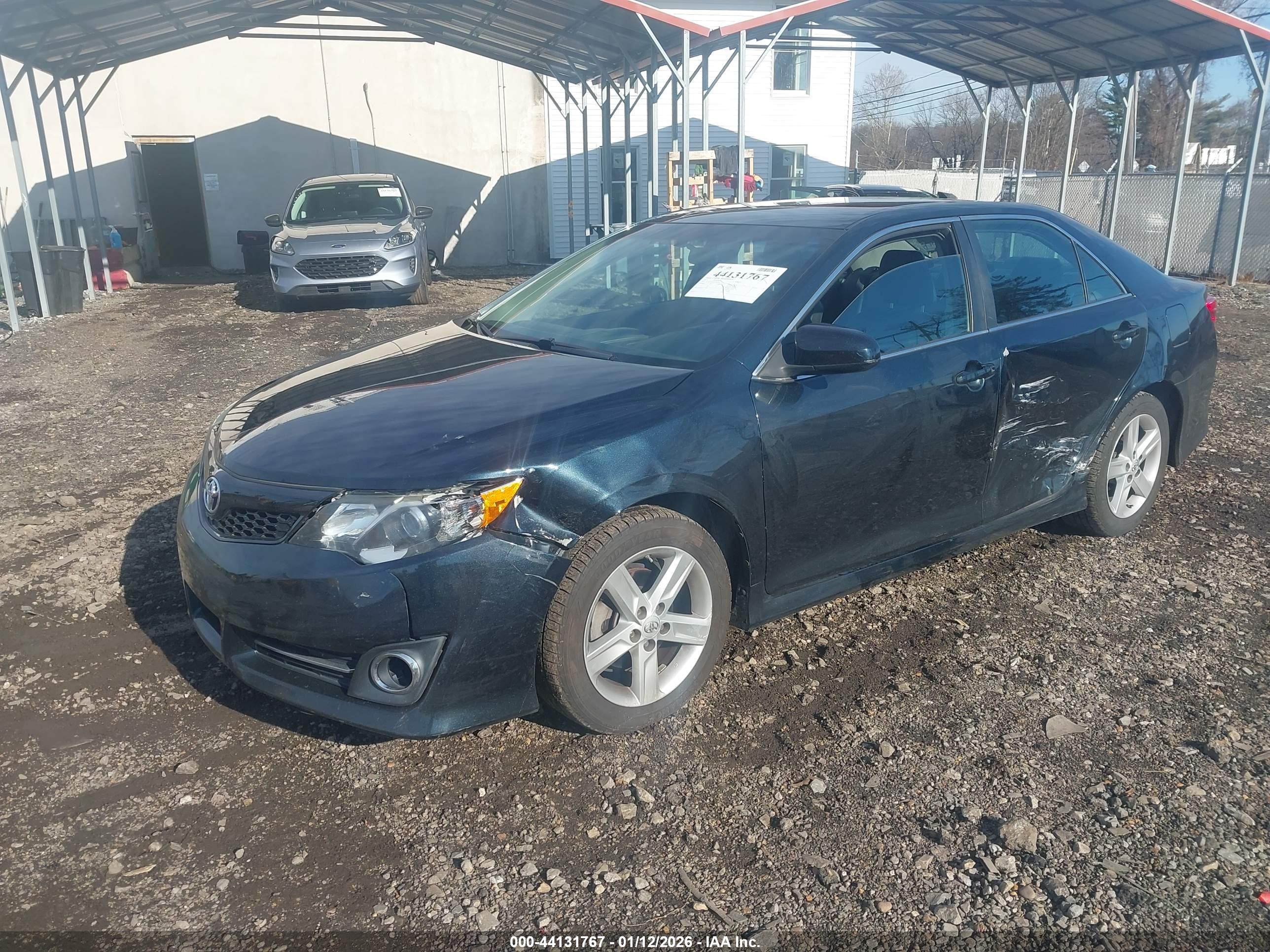 TOYOTA CAMRY image 2