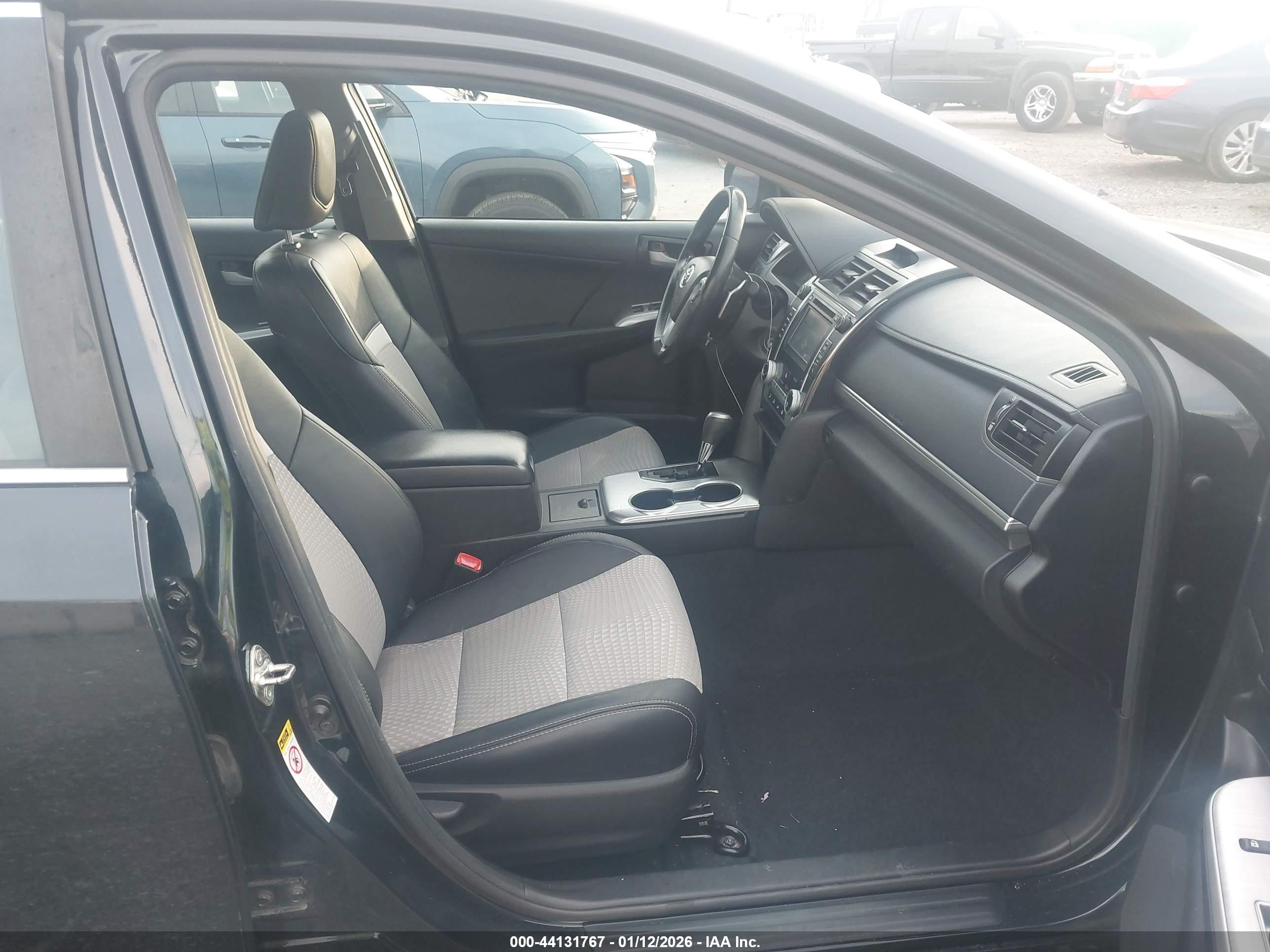 TOYOTA CAMRY image 5