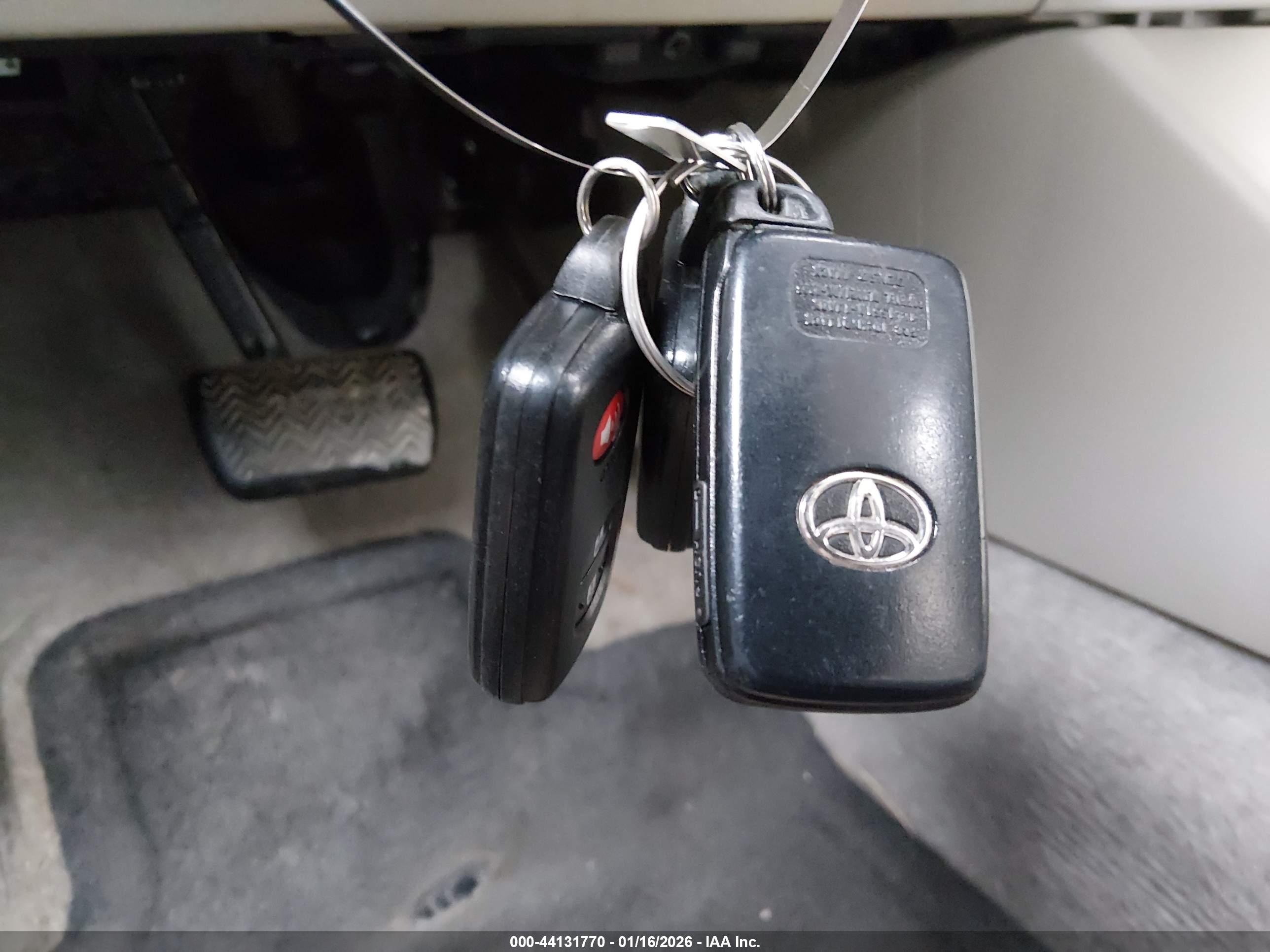 TOYOTA PRIUS image 11