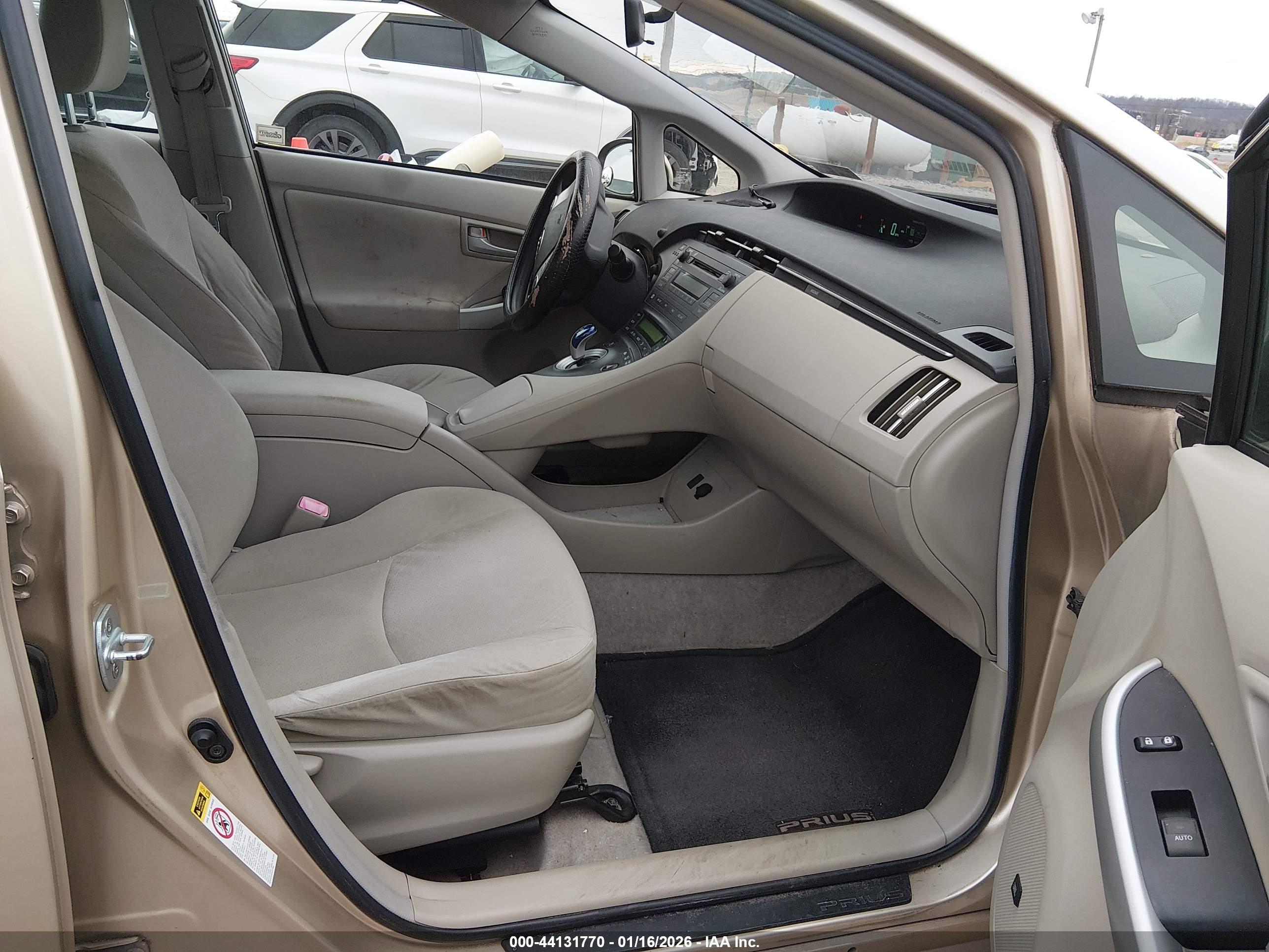 TOYOTA PRIUS image 5