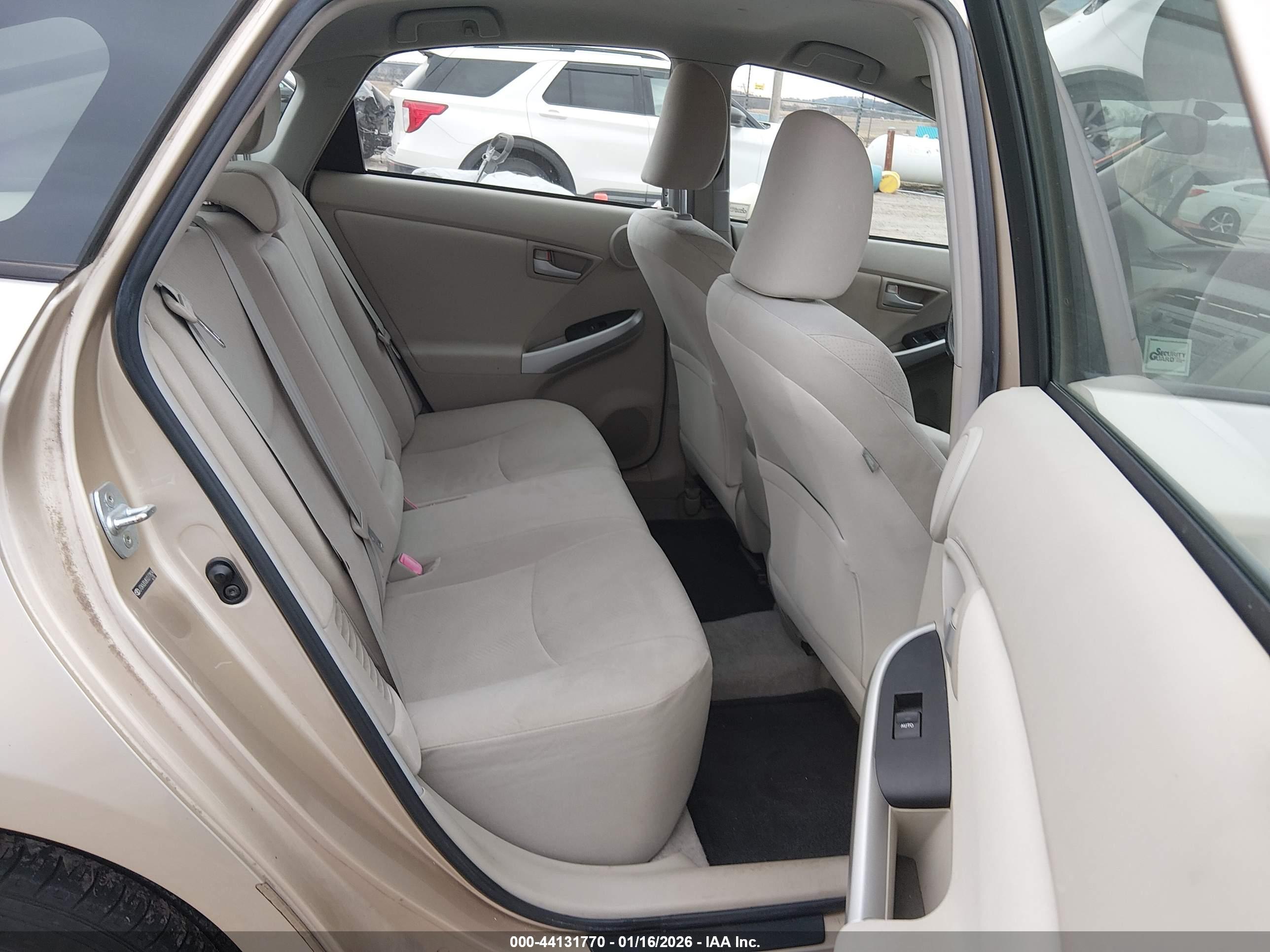 TOYOTA PRIUS image 8
