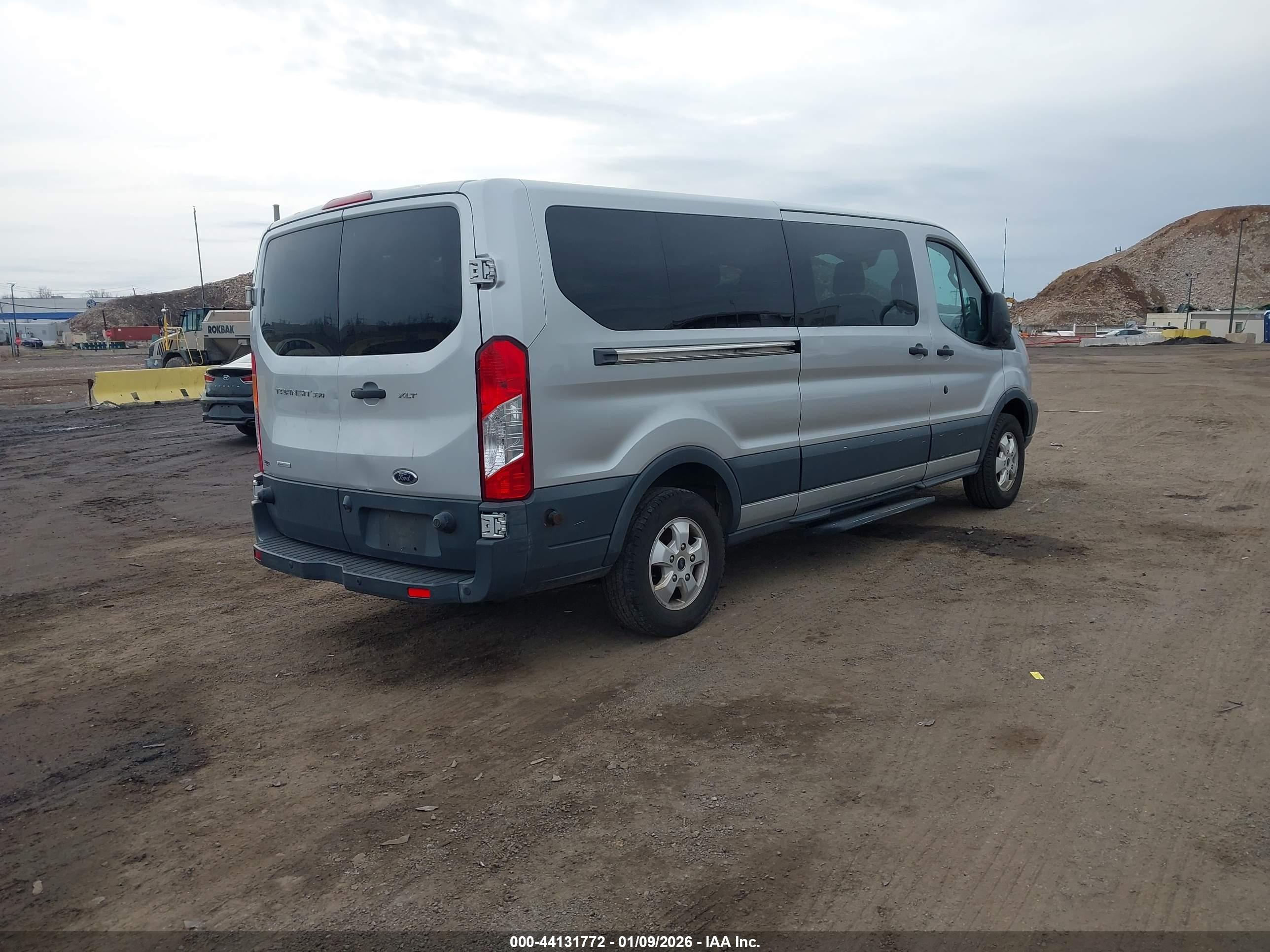 FORD TRANSIT-350 image 4